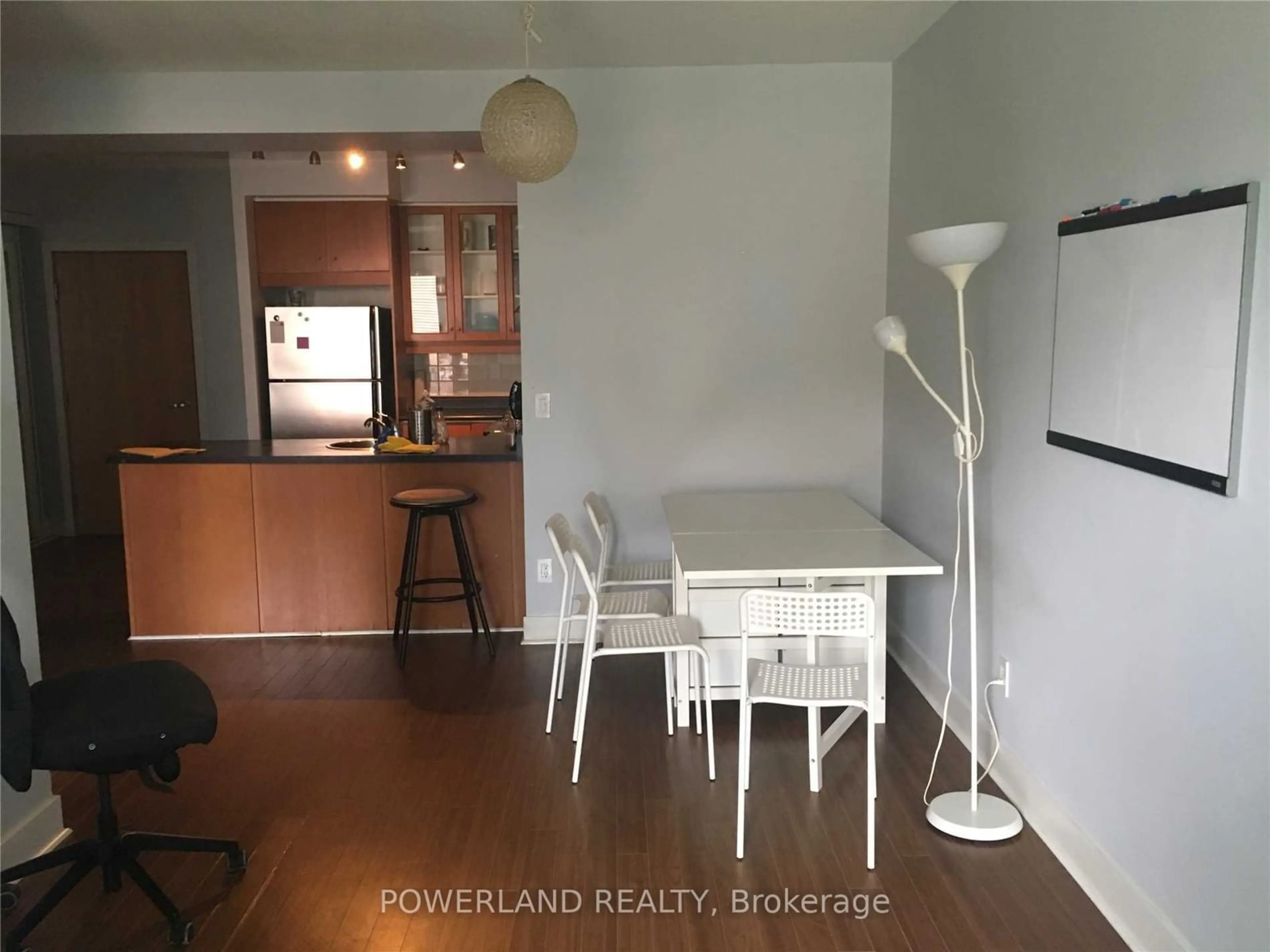 Standard kitchen for 168 King St #603, Toronto Ontario M5A 4S4