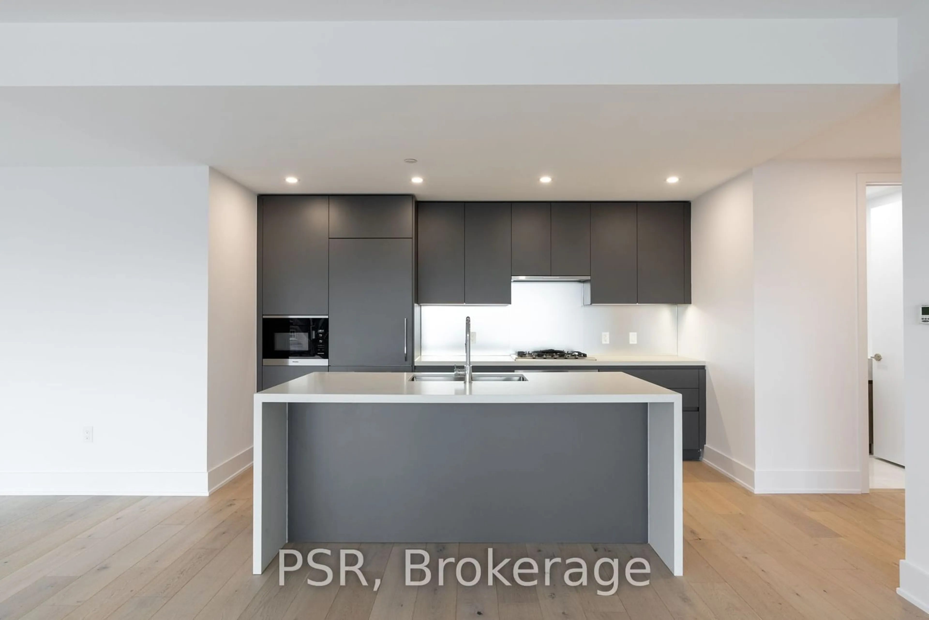 Contemporary kitchen for 346 Davenport Rd #304, Toronto Ontario M5R 1K6