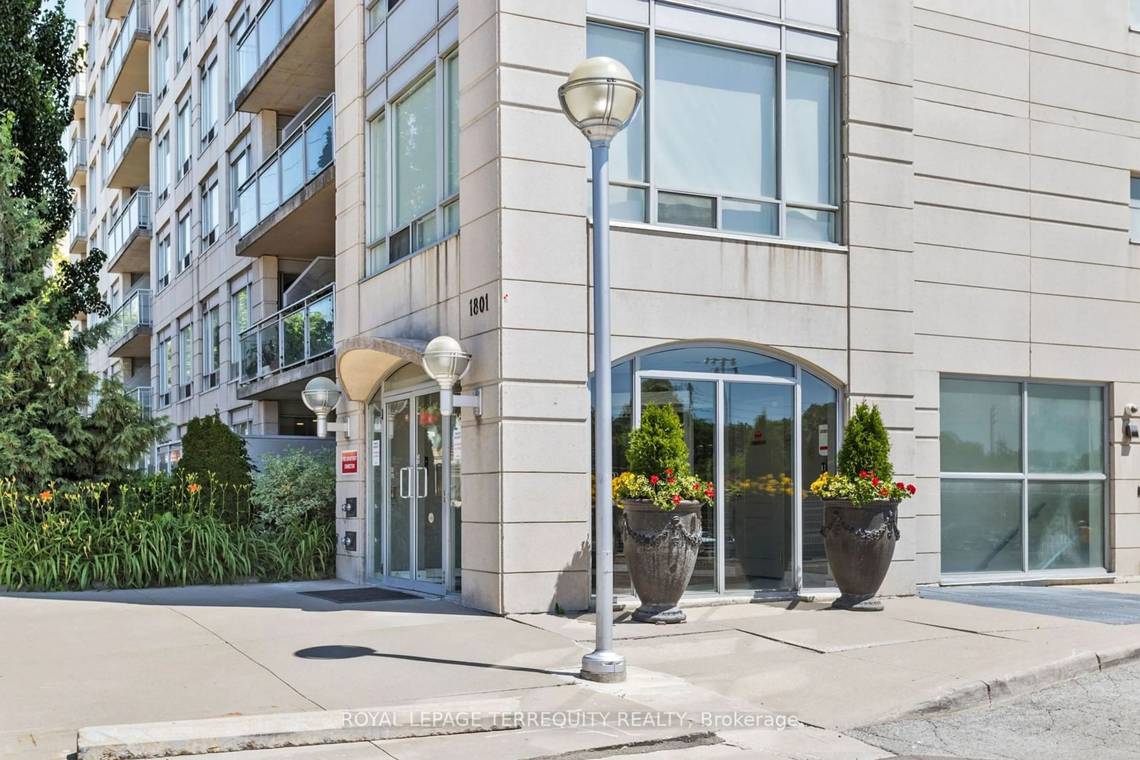 A pic from exterior of the house or condo for 1801 Bayview Ave #201, Toronto Ontario M4G 4K2