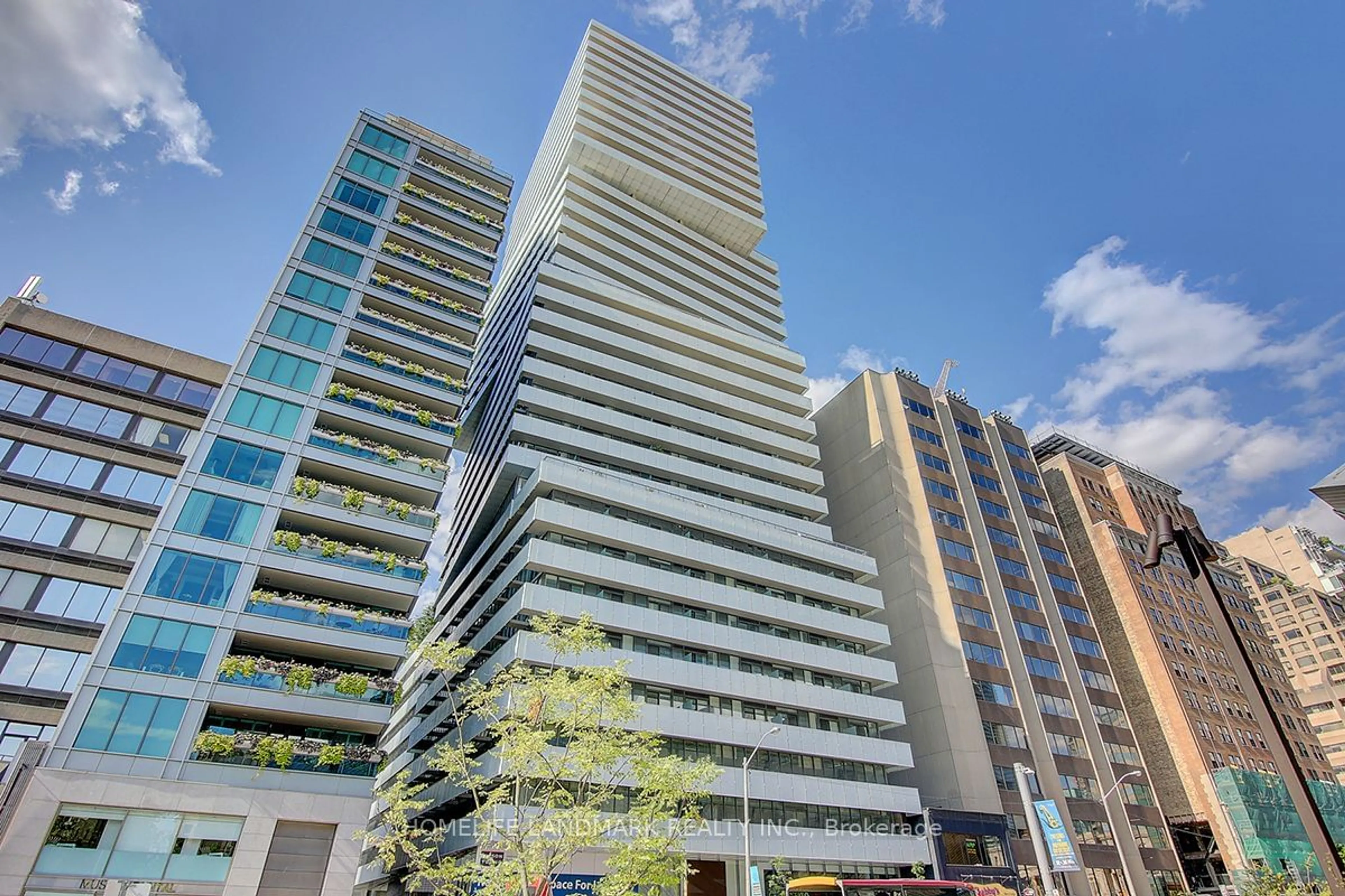 A pic from exterior of the house or condo for 200 Bloor St #1904, Toronto Ontario M5S 0B1