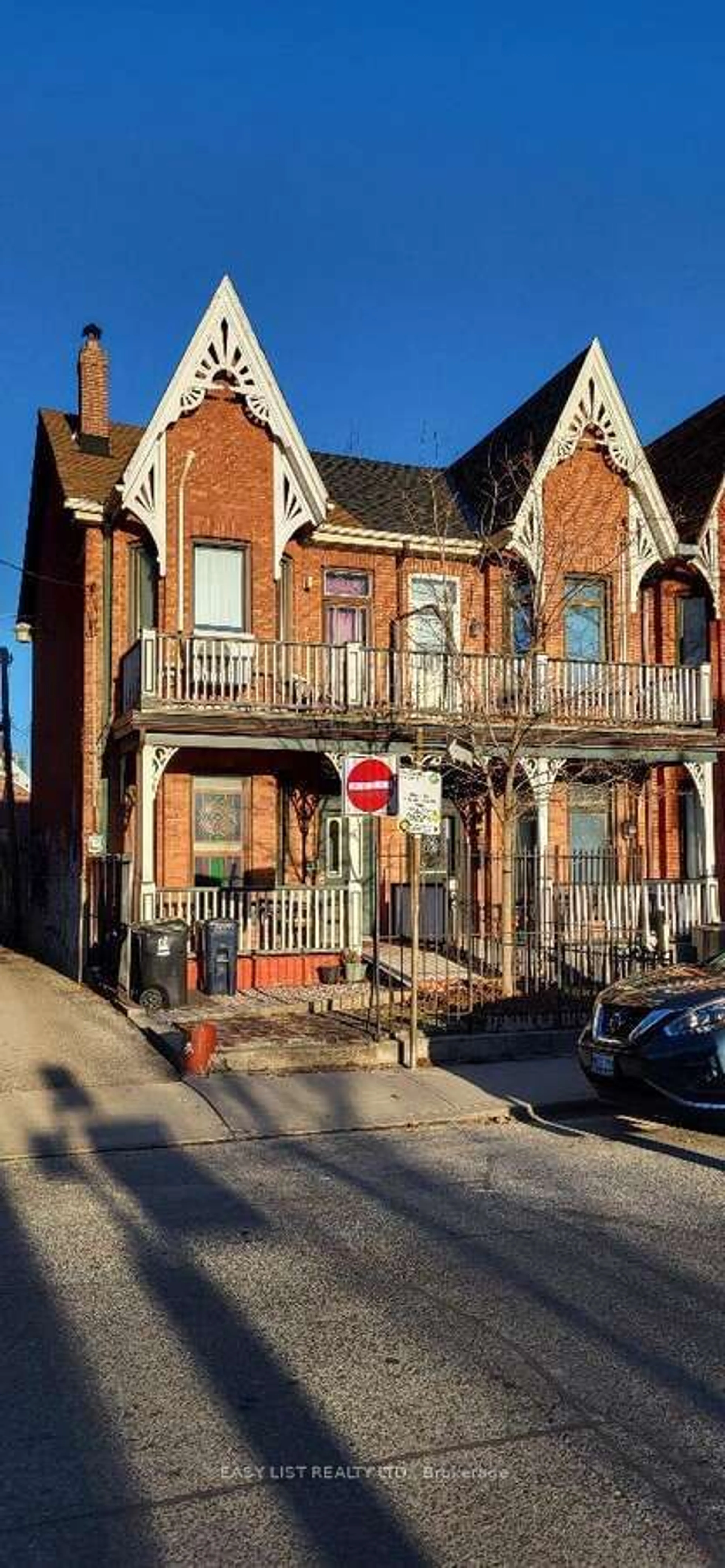A pic from exterior of the house or condo for 33 Clinton St, Toronto Ontario M6J 2N9