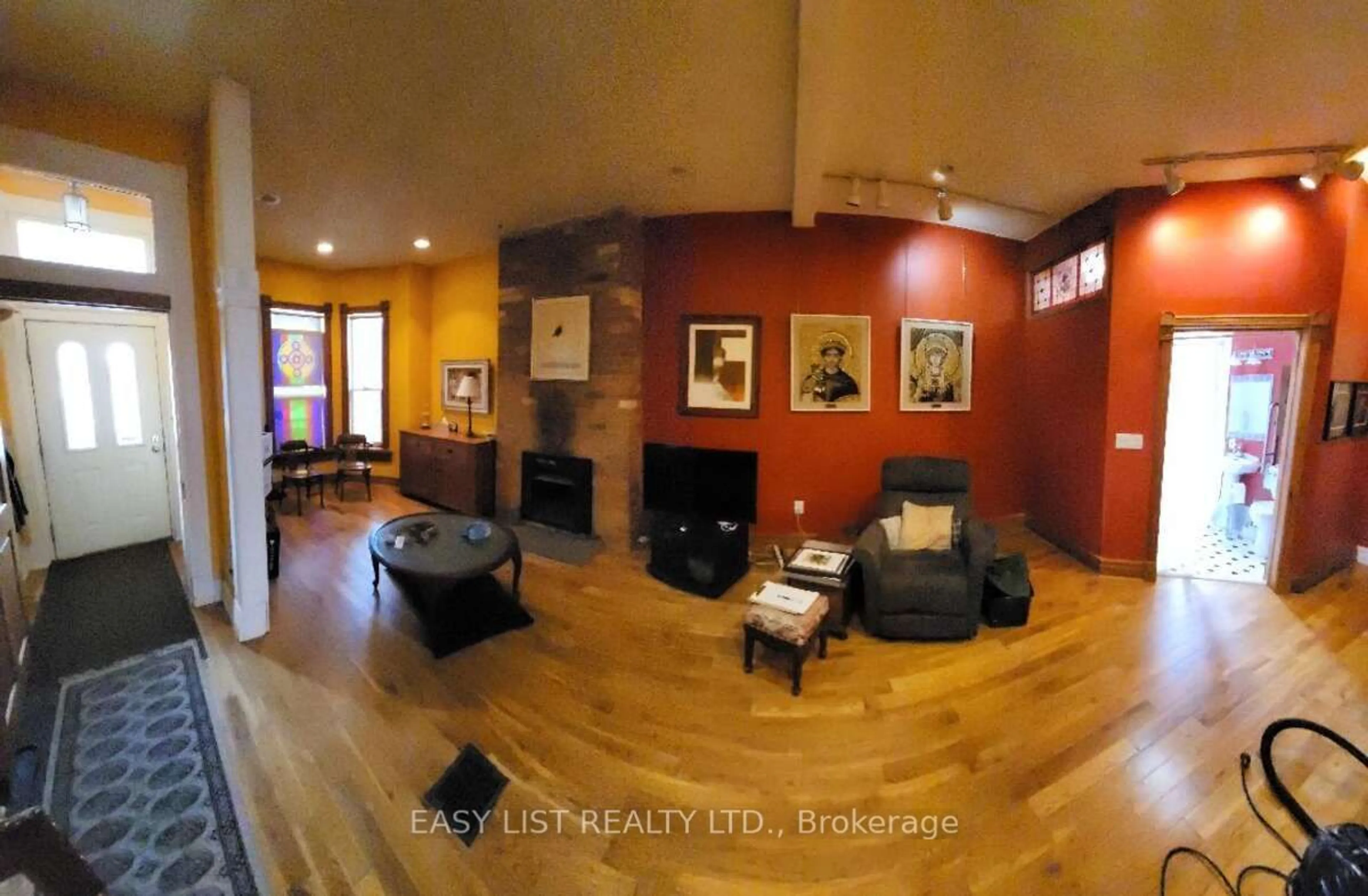 Indoor lobby, wood floors for 33 Clinton St, Toronto Ontario M6J 2N9