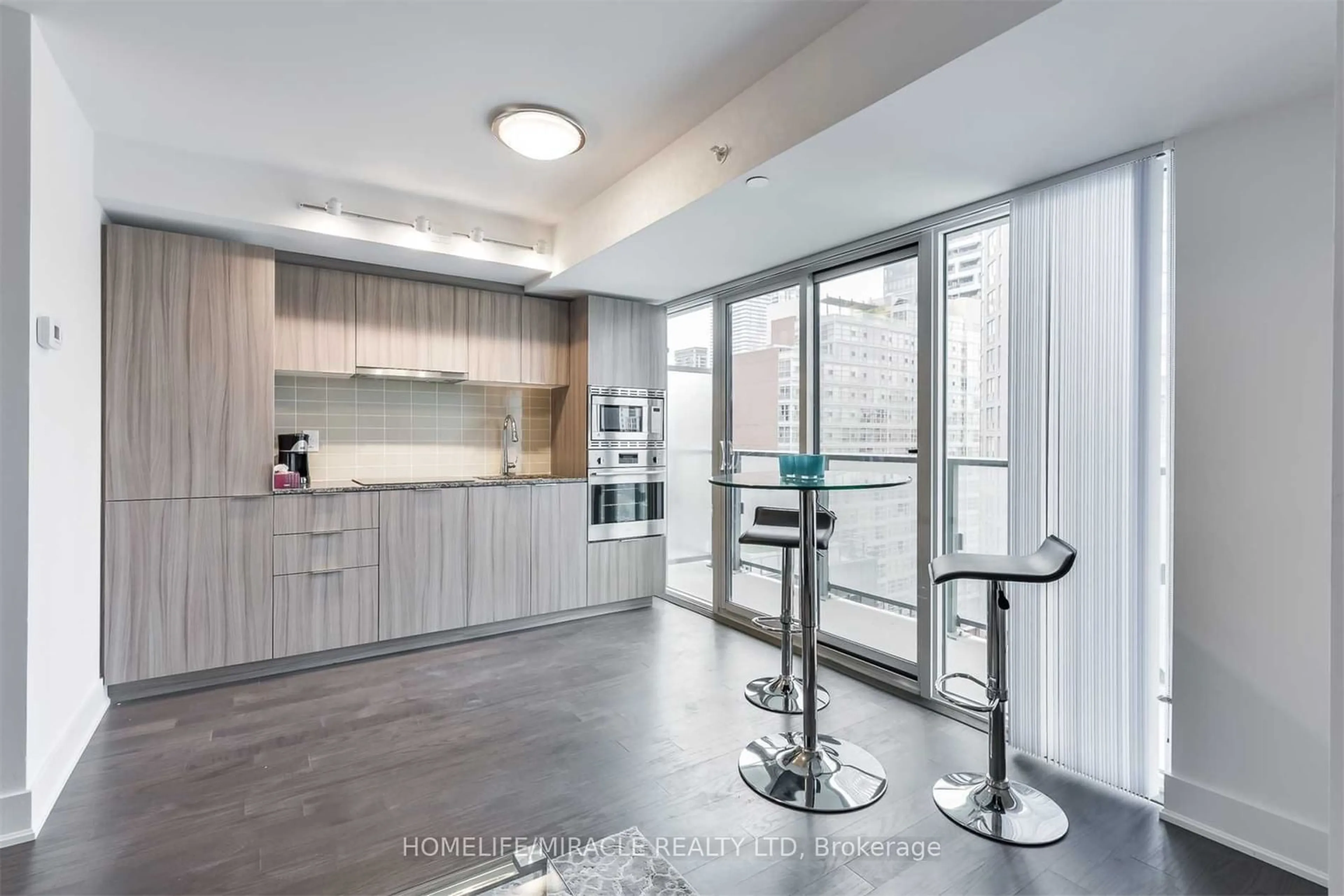 Contemporary kitchen for 955 Bay St #1103, Toronto Ontario M5S 0C6