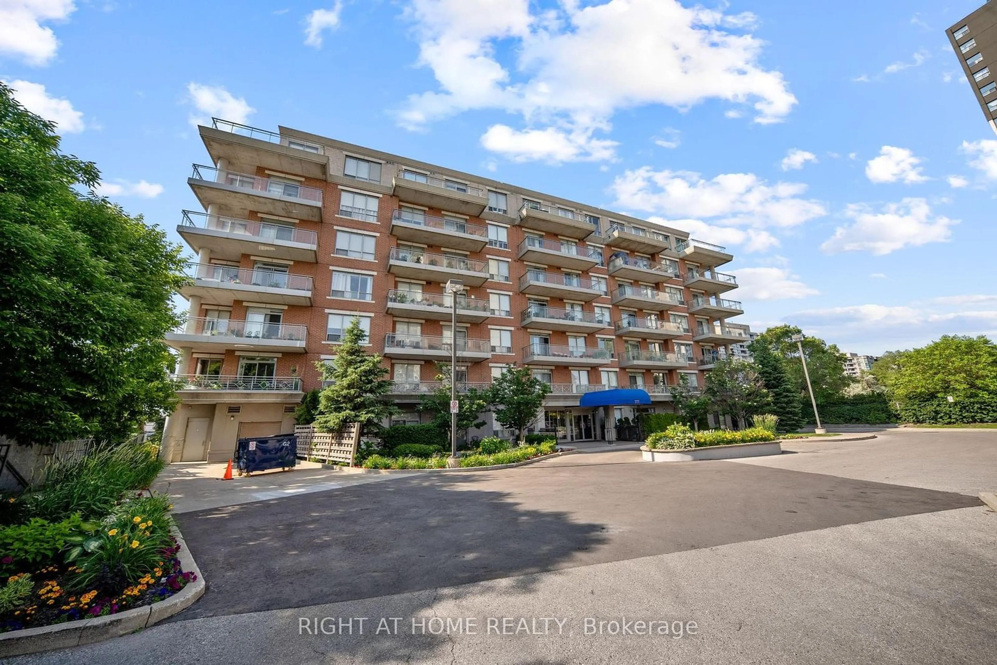 A pic from exterior of the house or condo, the street view for 777 Steeles Ave #LPH8, Toronto Ontario M2R 3Y4