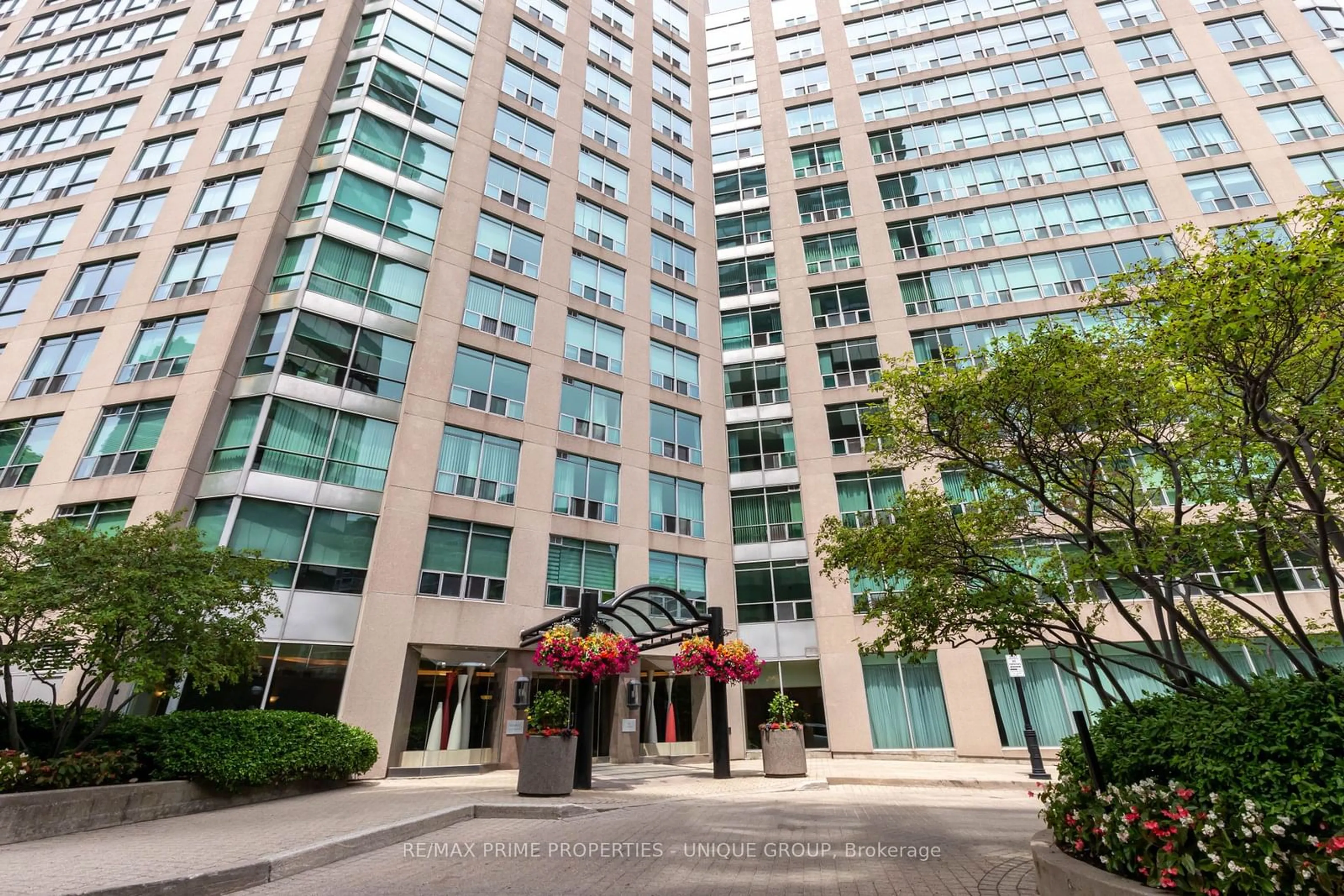 A pic from exterior of the house or condo for 942 Yonge St #811, Toronto Ontario M4W 3S8