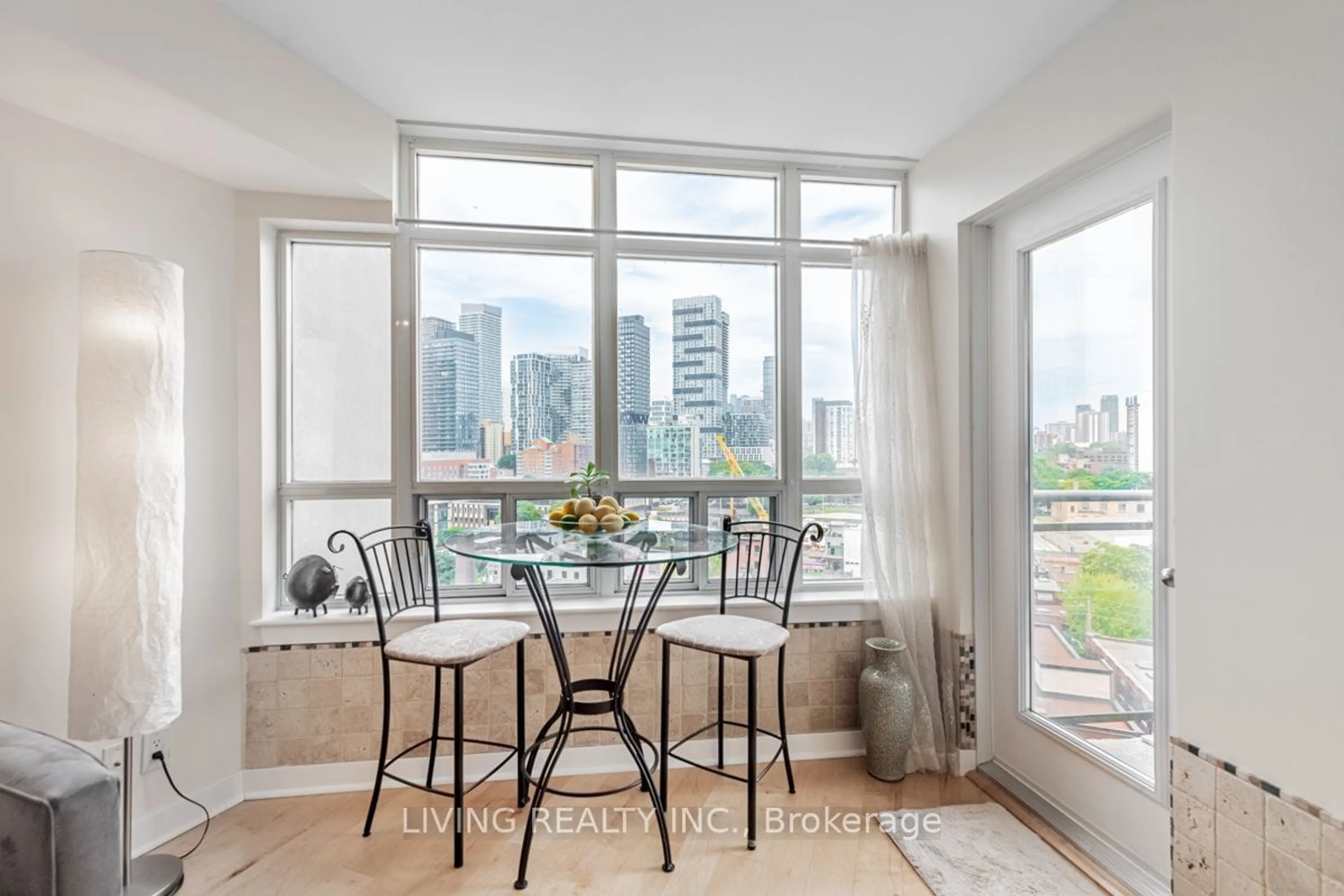 Dining room for 255 Richmond St #1109, Toronto Ontario M5A 4T7