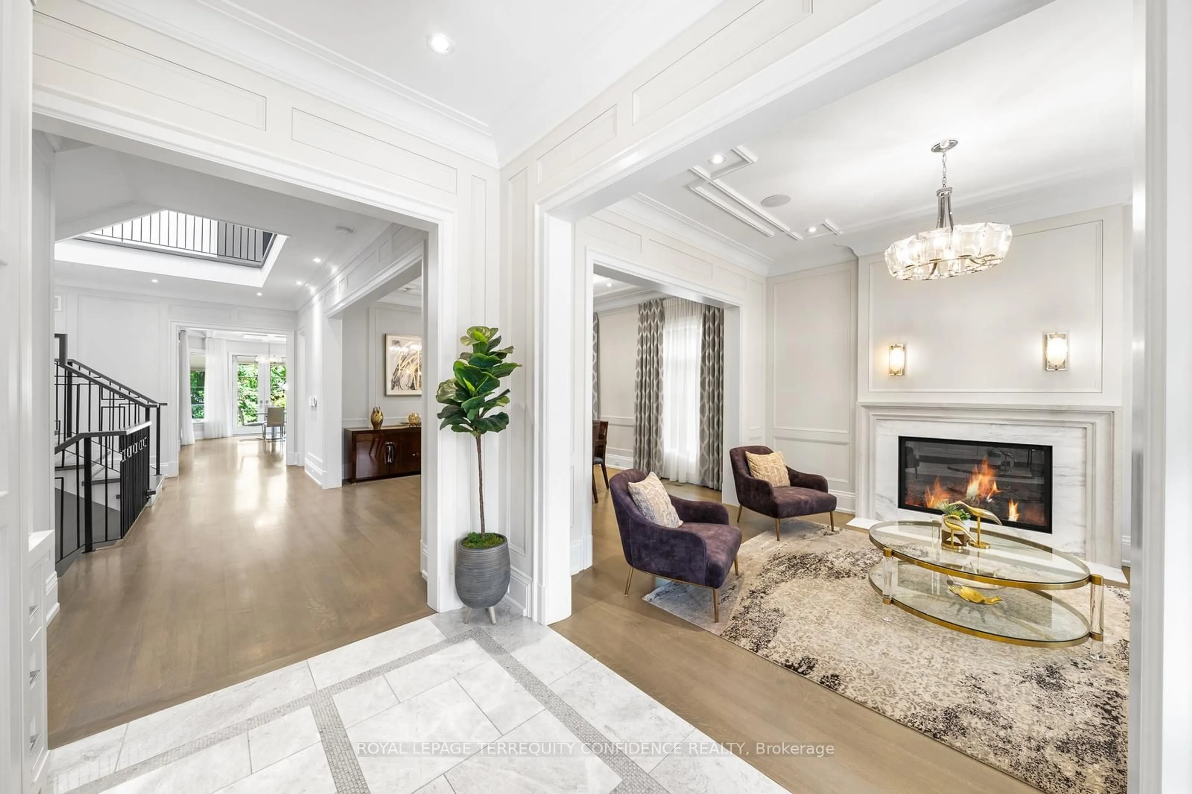 Indoor lobby for 1 Abbotsford Rd, Toronto Ontario M2N 2P6