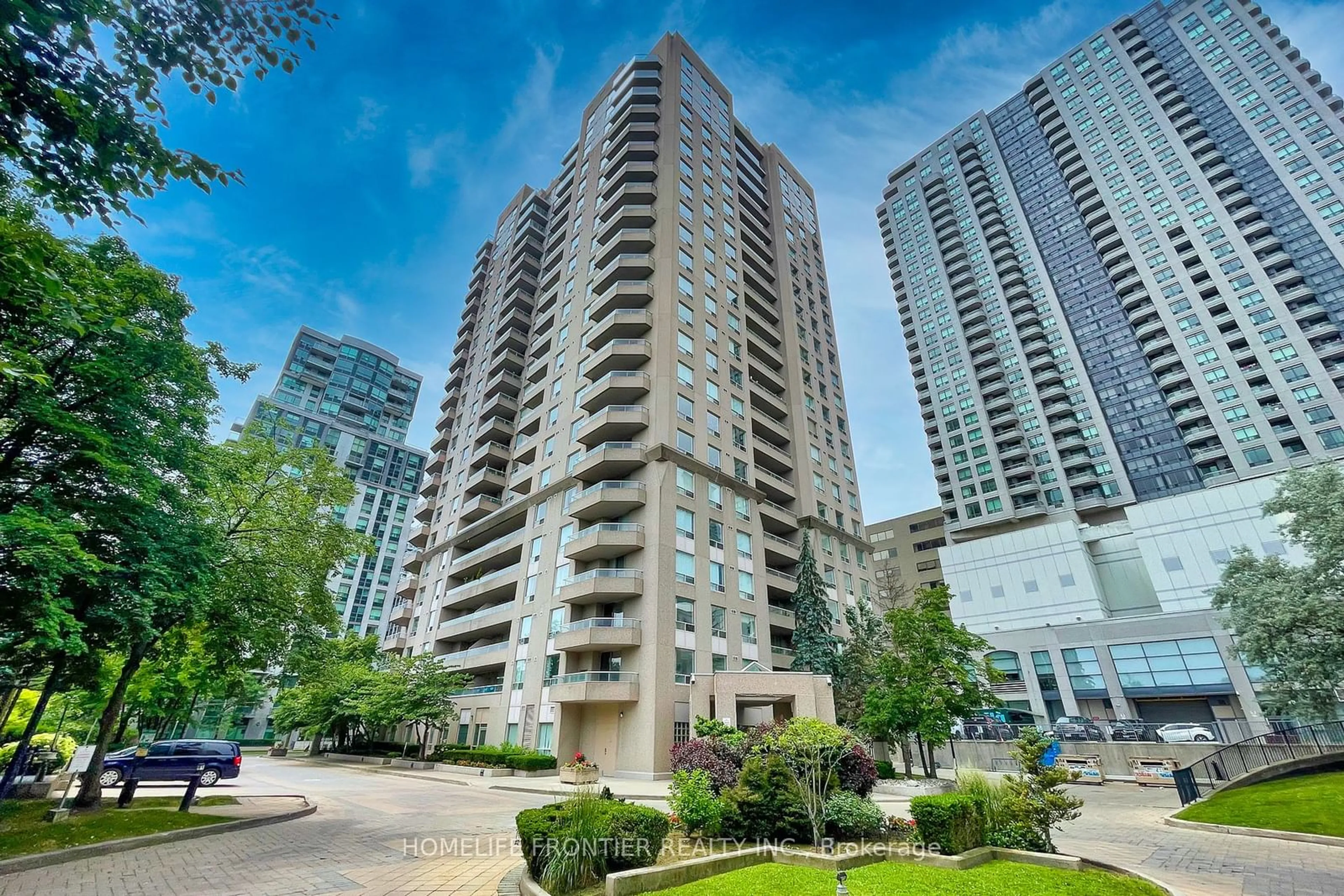 A pic from exterior of the house or condo for 18 Hillcrest Ave #305, Toronto Ontario M2N 6T5