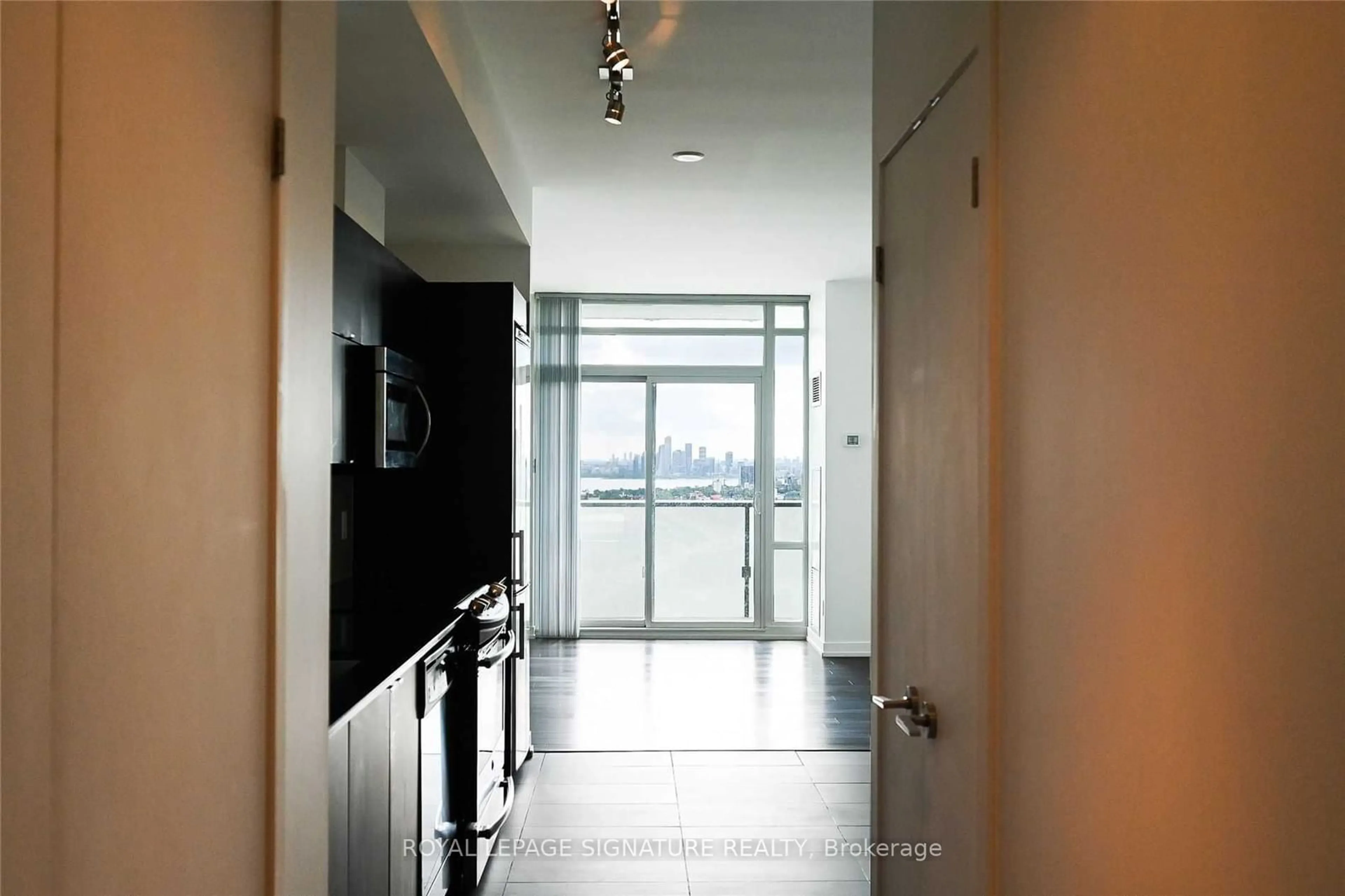 Indoor foyer for 170 Fort York Blvd #2713, Toronto Ontario M5V 0E6