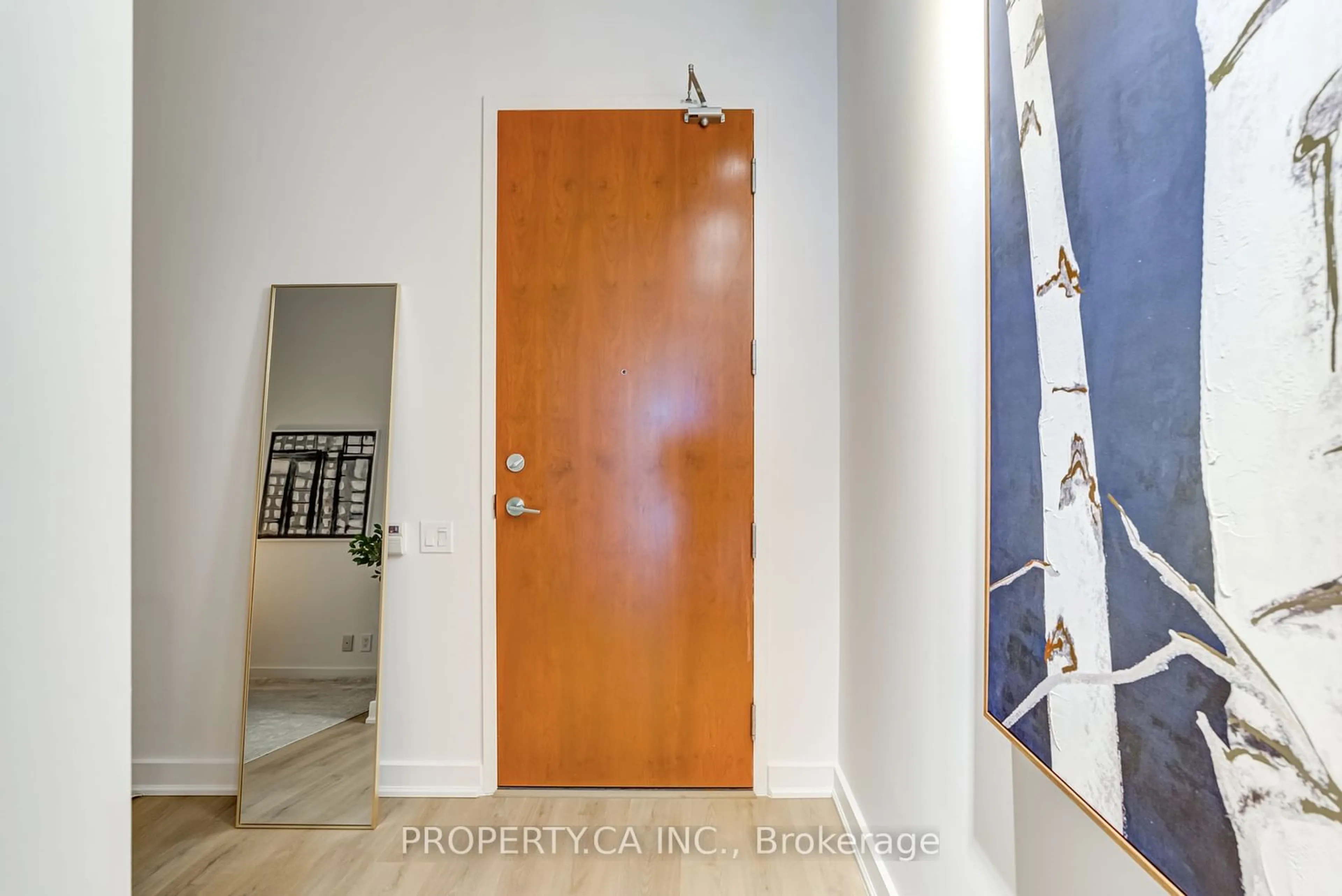 Indoor entryway for 43 Hanna Ave #325, Toronto Ontario M6K 1X1