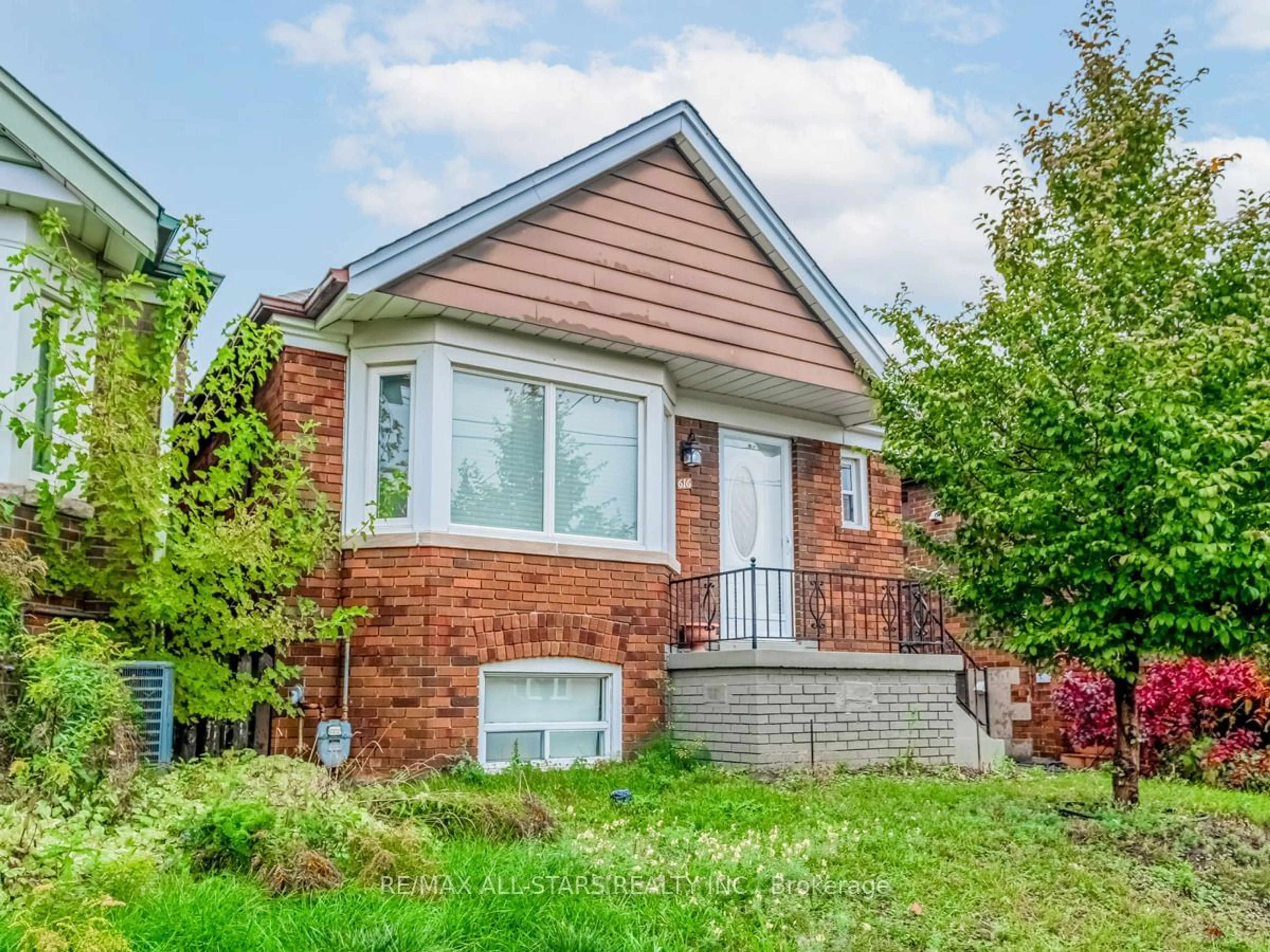 Frontside or backside of a home for 616 Oakwood Ave, Toronto Ontario M6E 2Y1