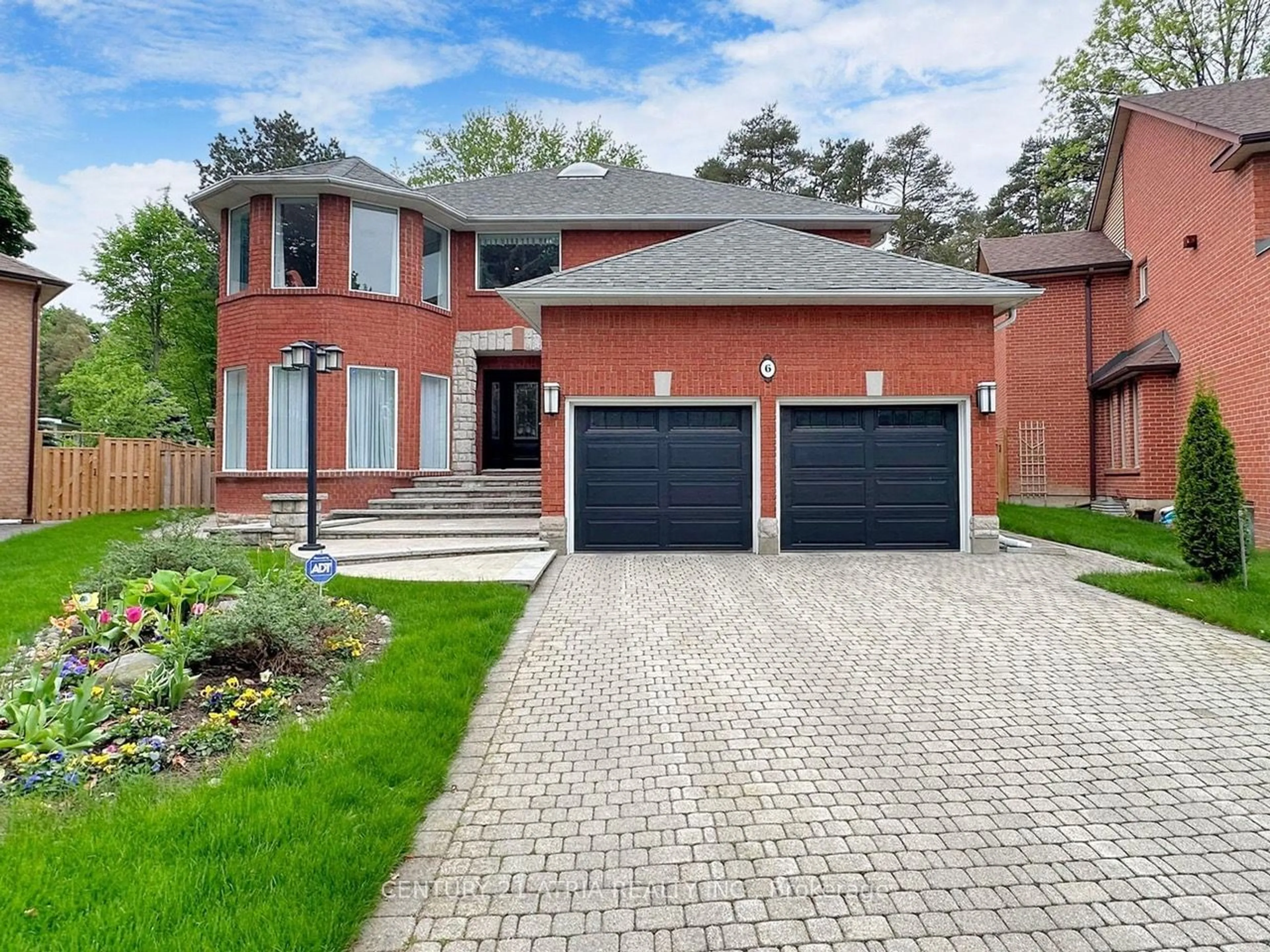 Home with brick exterior material for 6 Willow Heights Crt, Toronto Ontario M2M 4E8