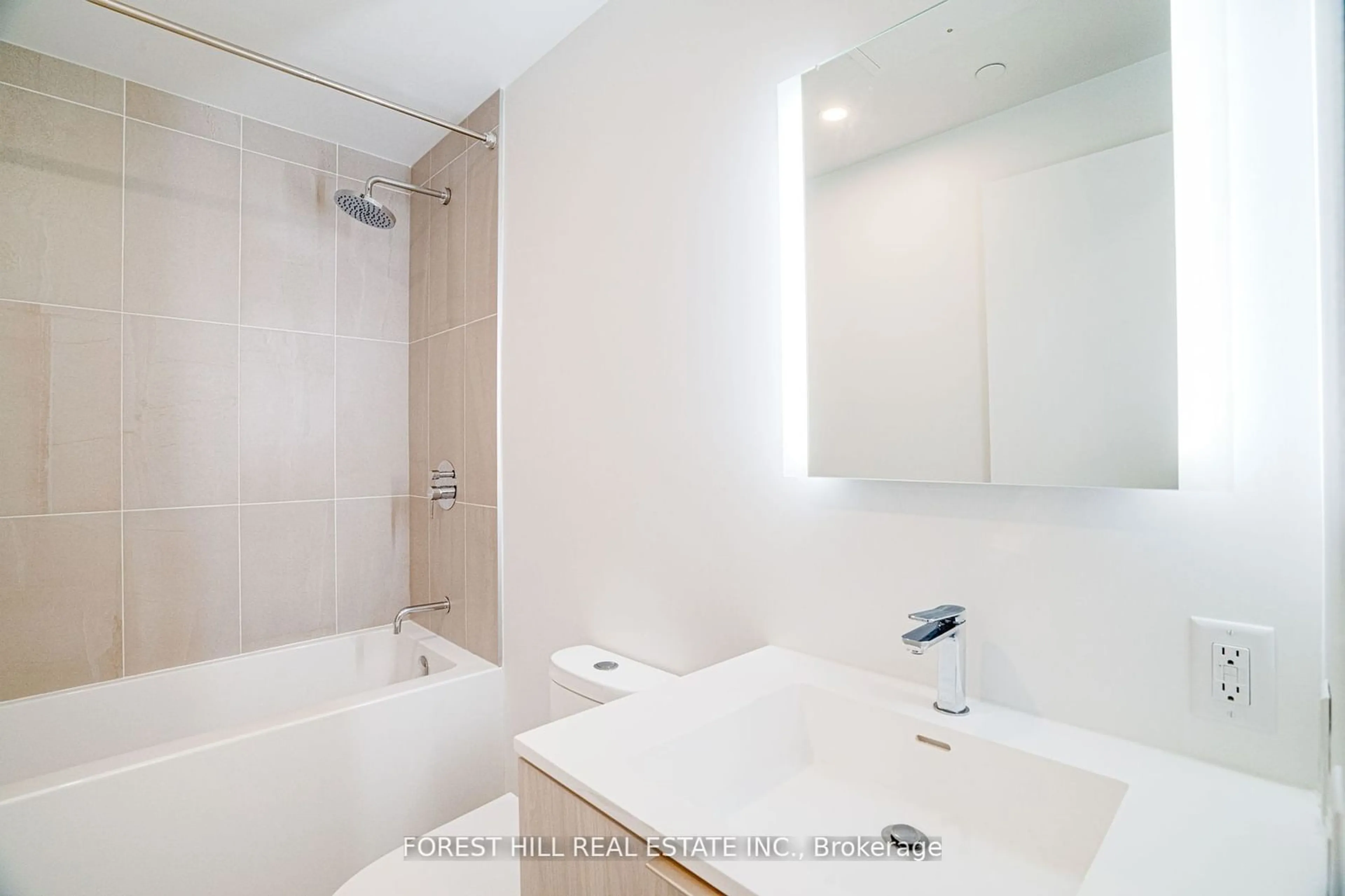 Bathroom for 185 Alberta Ave #209, Toronto Ontario M6C 0A5