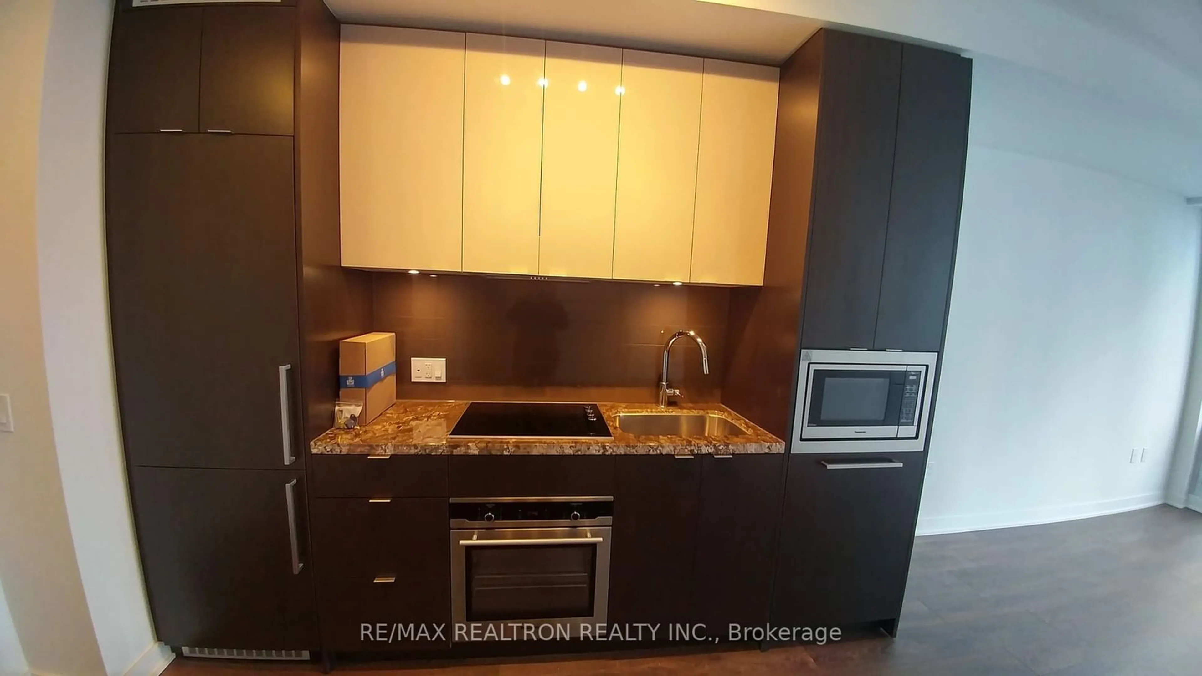 Standard kitchen for 115 Blue Jays Way #2306, Toronto Ontario M5V 0N4