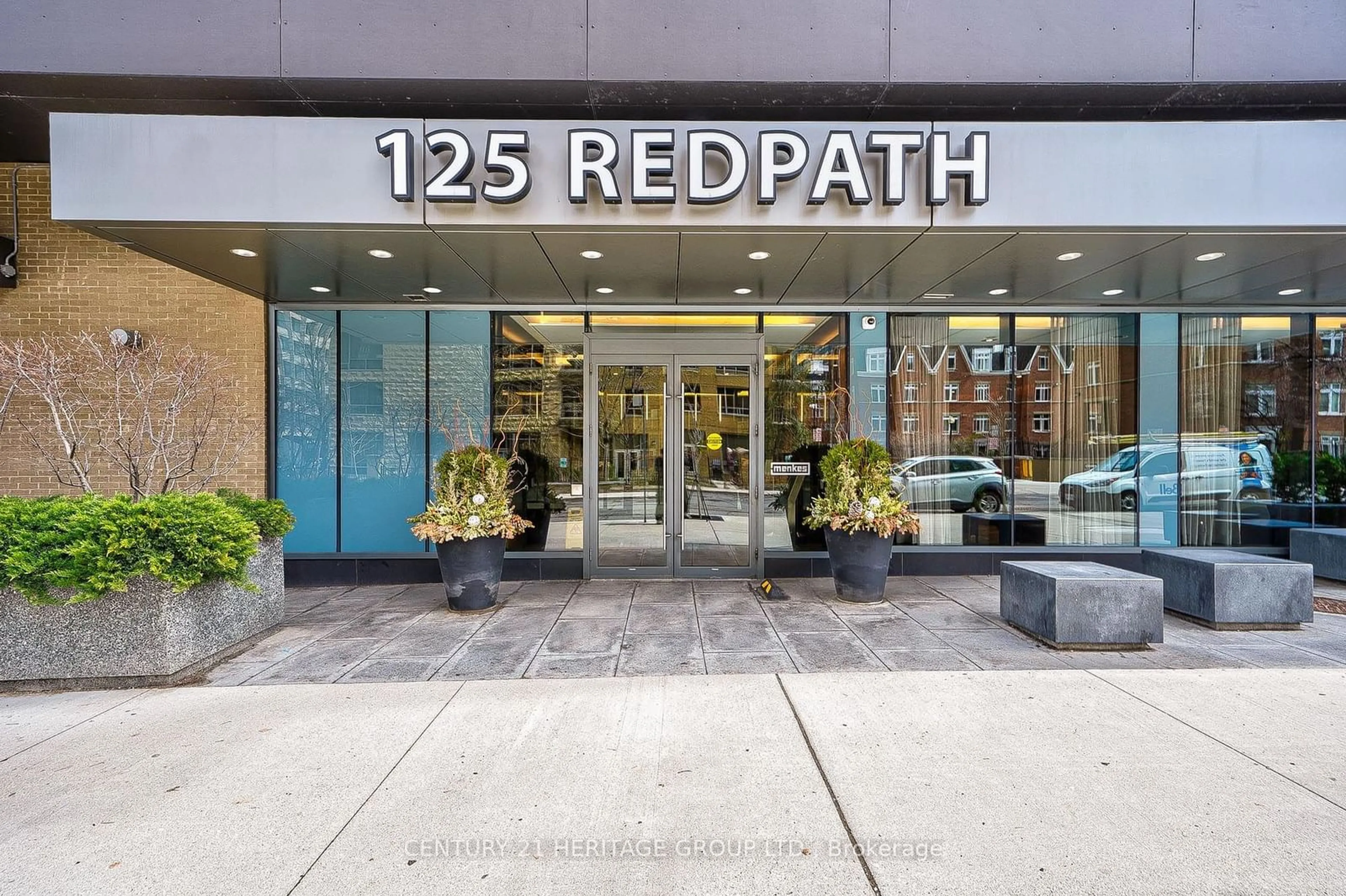 Indoor foyer for 125 Redpath Ave #804, Toronto Ontario M4S 2J9