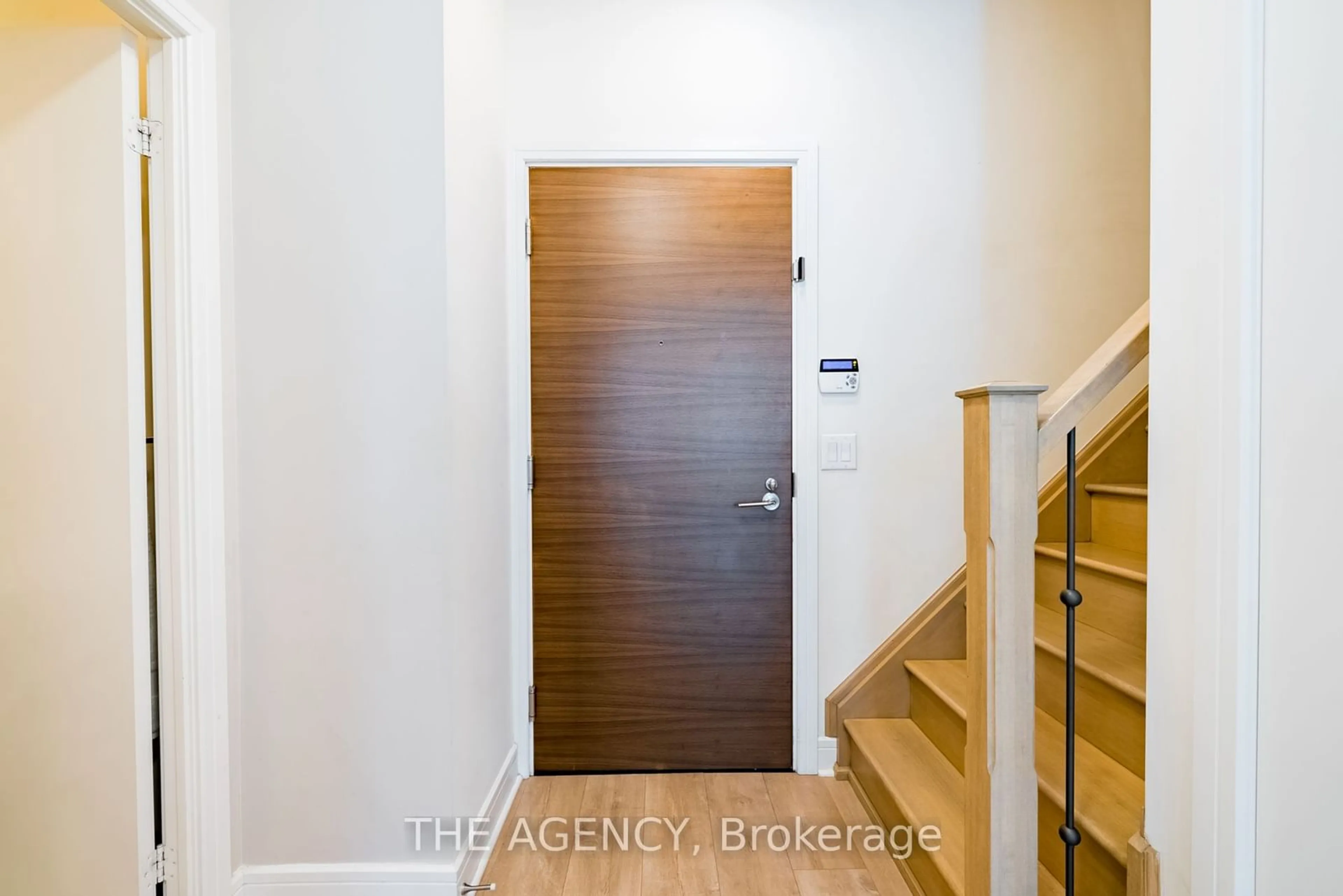 Indoor entryway for 35 Brian Peck Cres #TH113, Toronto Ontario M4G 0A5