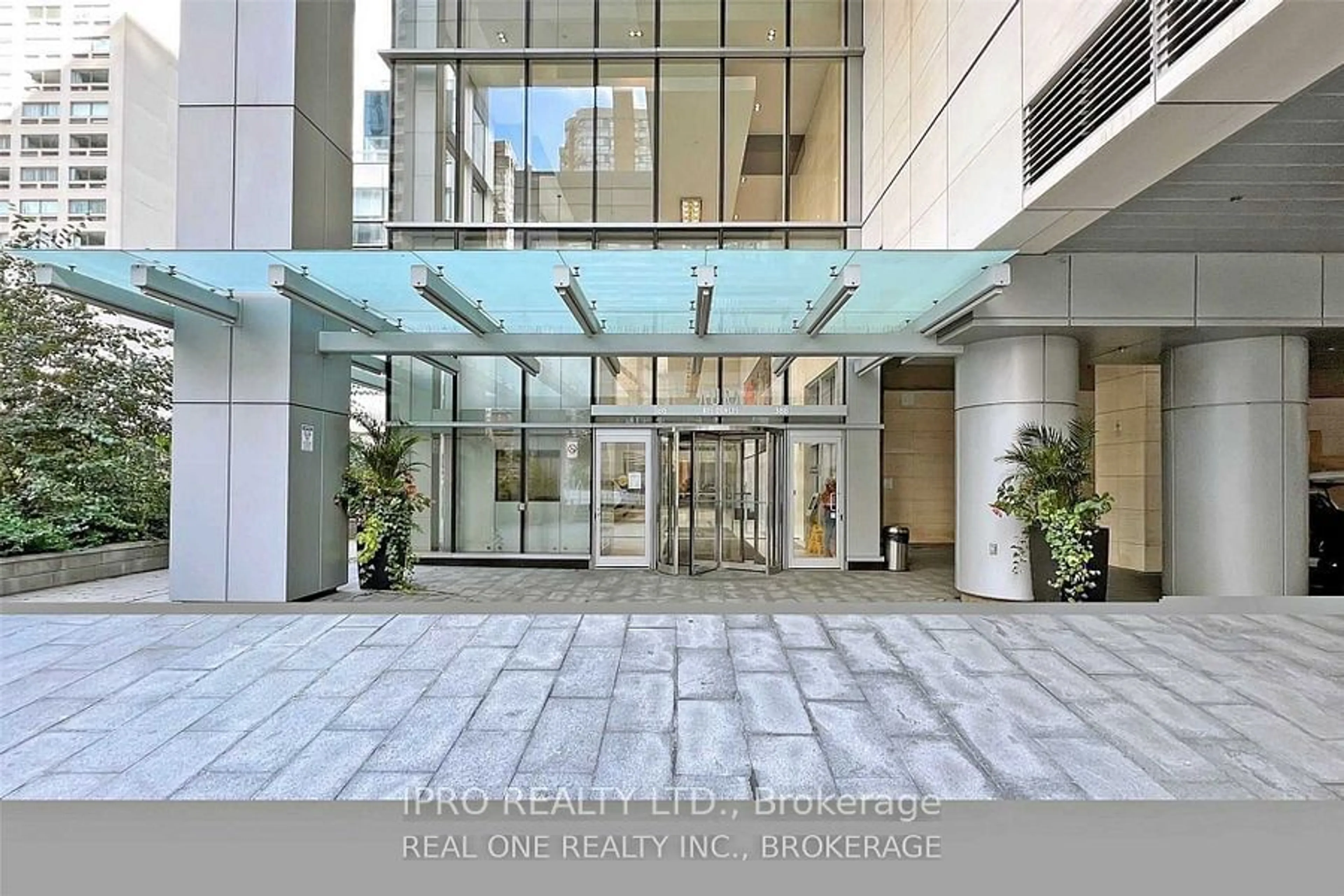 Indoor foyer for 386 Yonge St #708, Toronto Ontario M5B 0A5