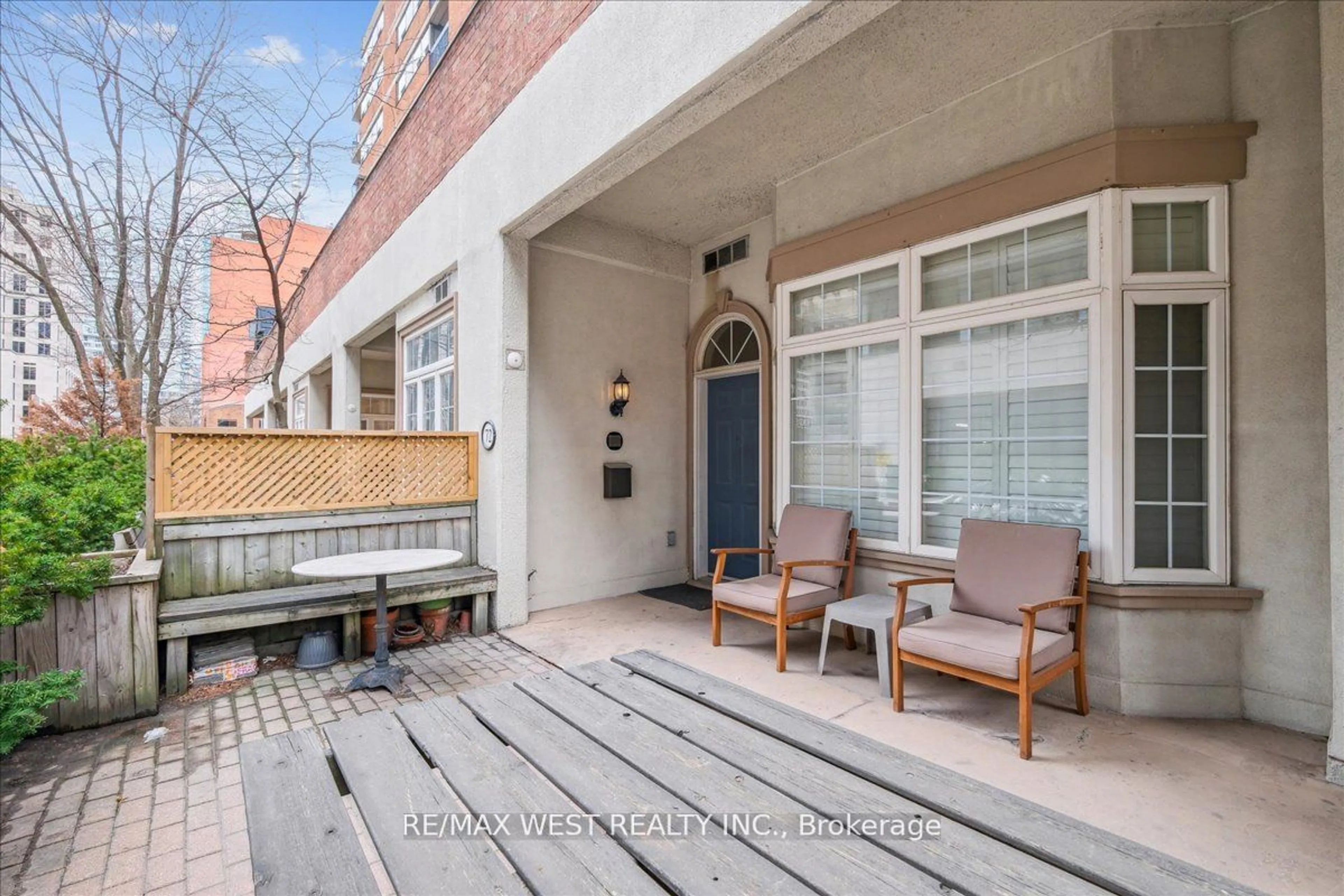 Patio for 72 St Patrick St, Toronto Ontario M5T 1V1