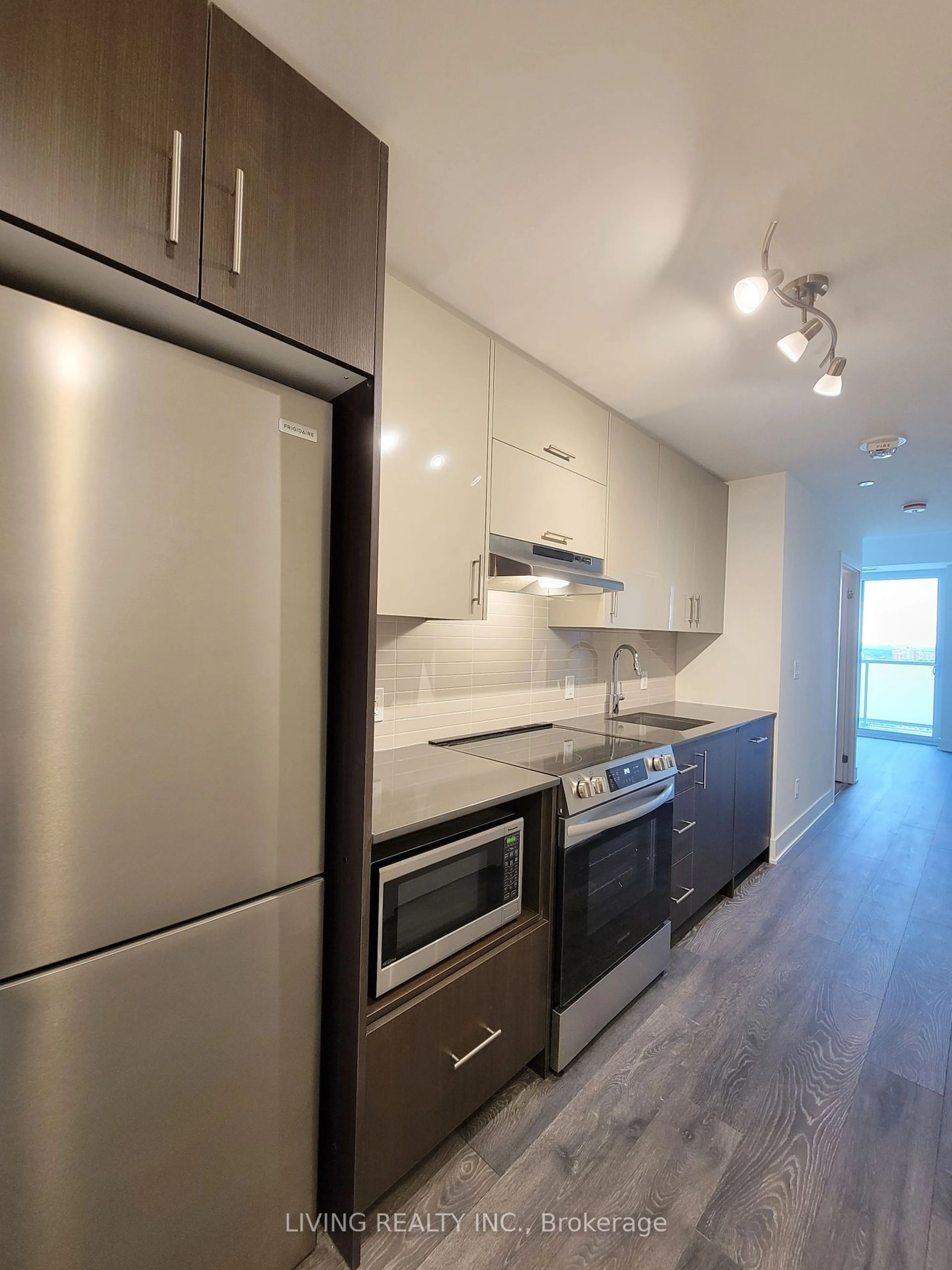 Standard kitchen for 188 Fairview Mall Dr #1805, Toronto Ontario M2J 0H7