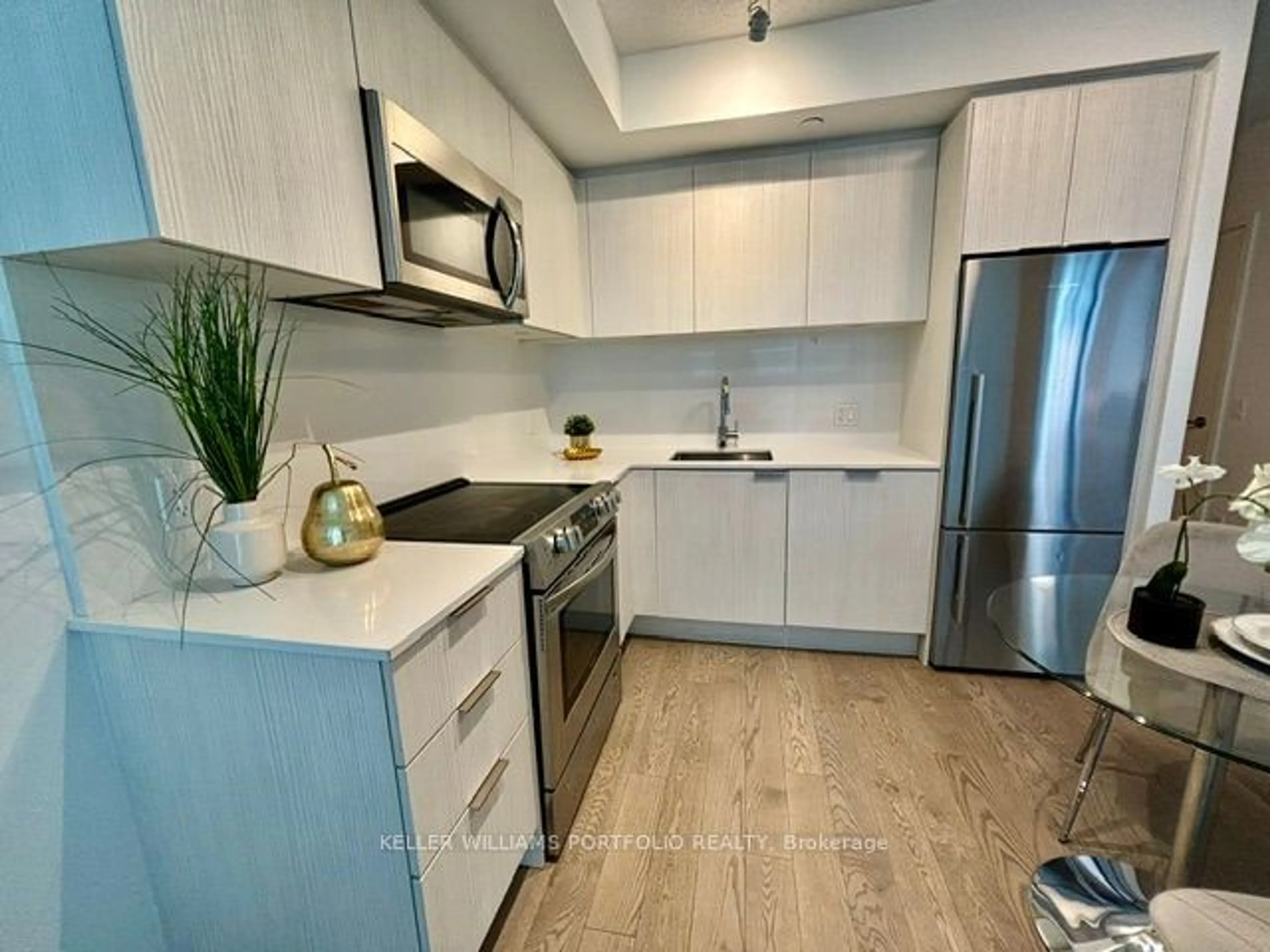 Standard kitchen for 25 Richmond St #416, Toronto Ontario M5C 0A6