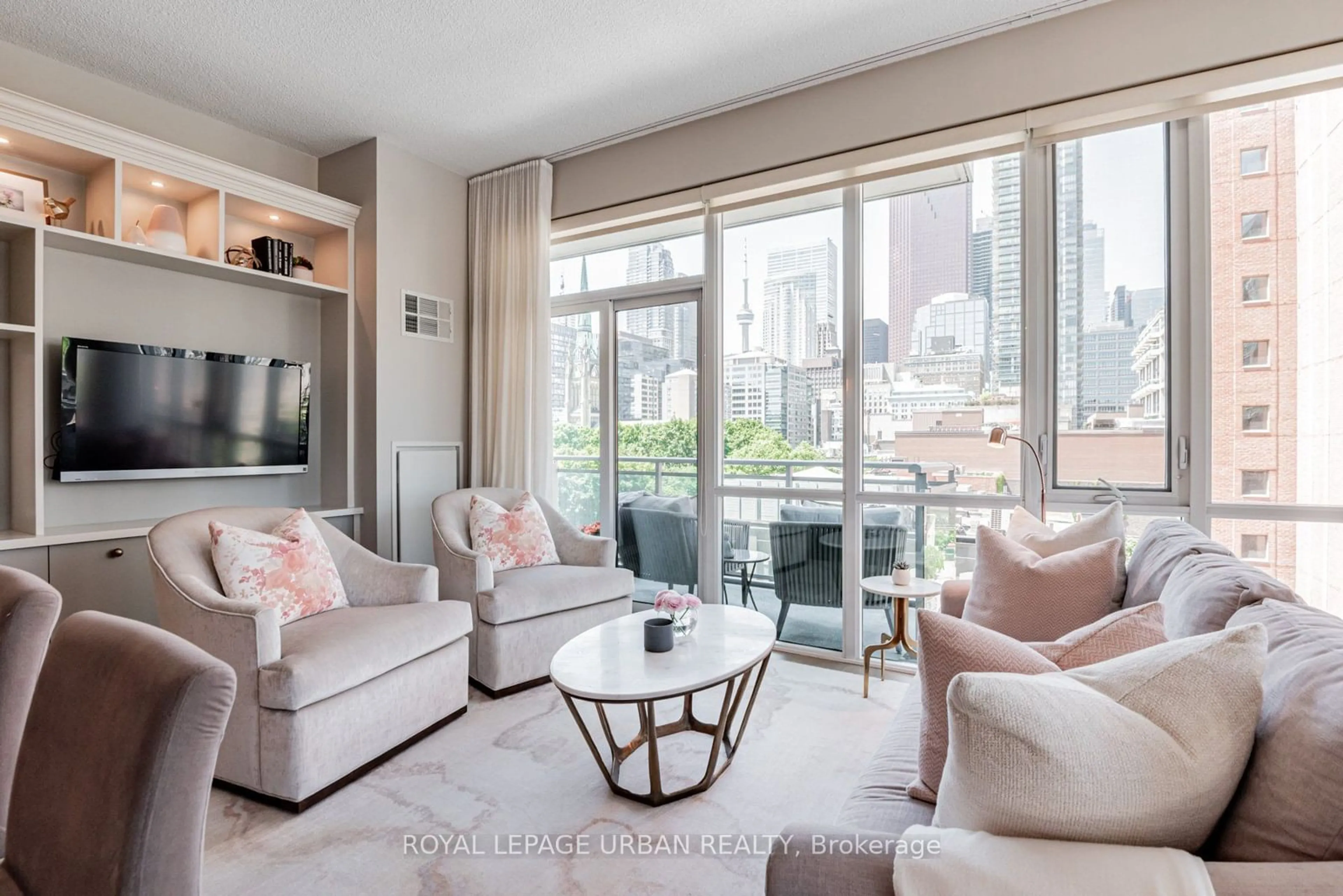 Living room for 112 George St #535, Toronto Ontario M5A 2M5