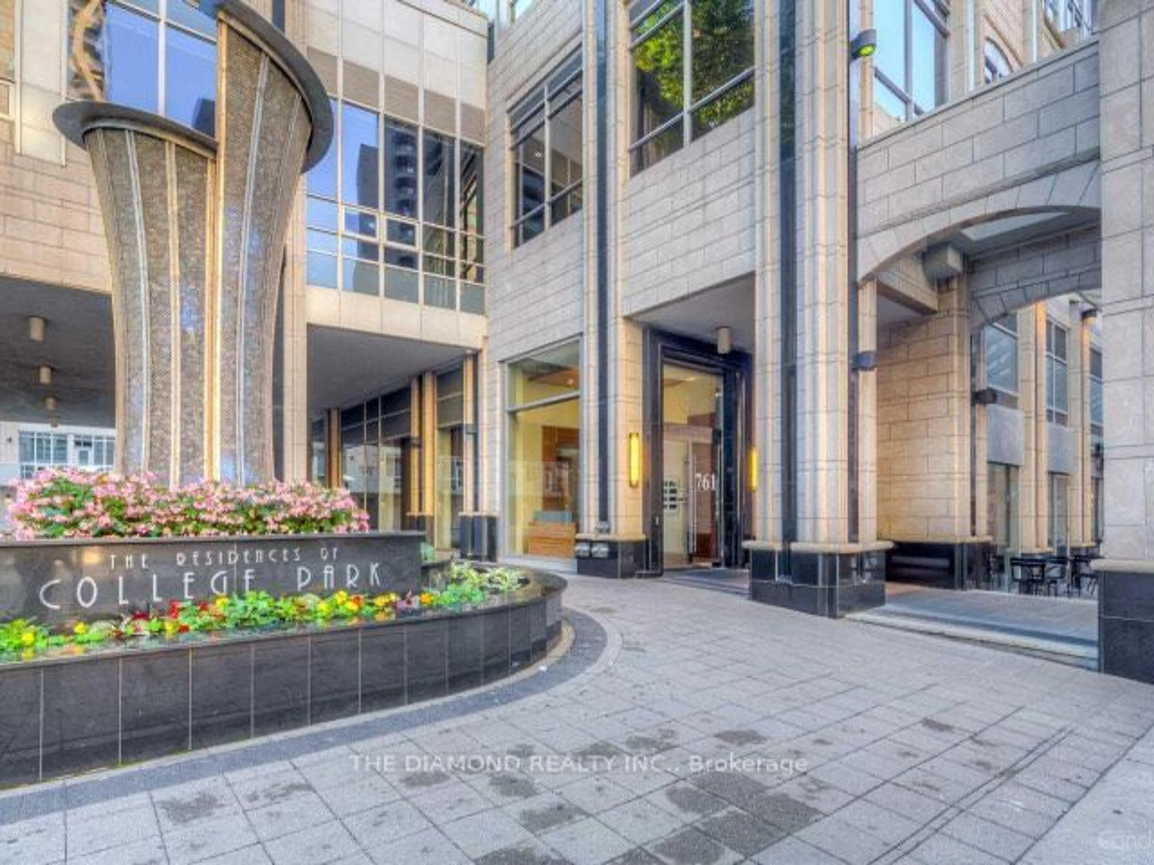 Indoor lobby for 761 Bay St #3007, Toronto Ontario M5G 2R2