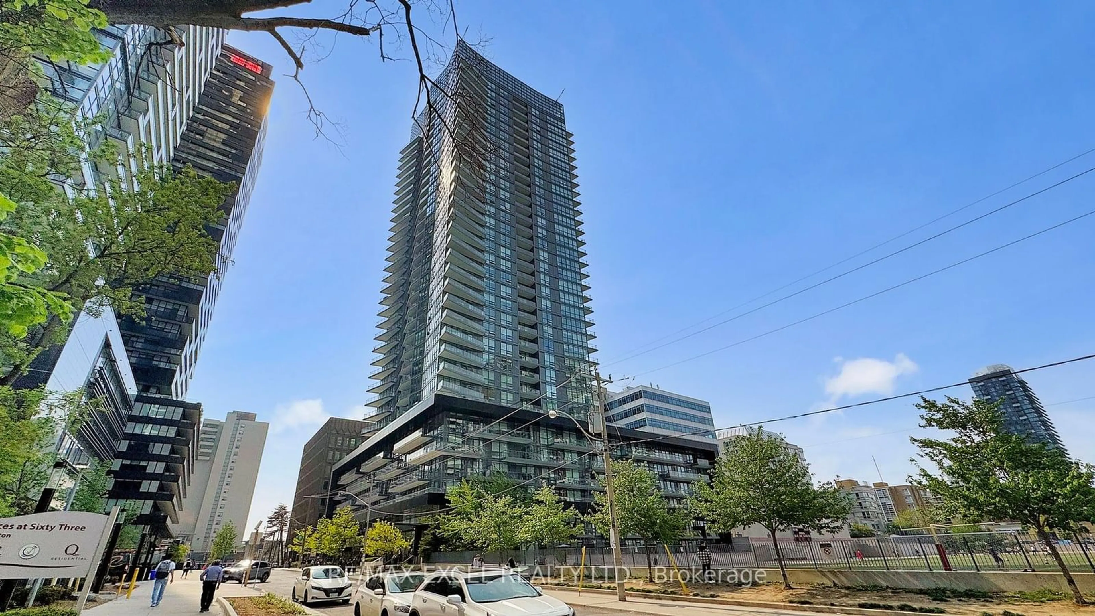 A pic from exterior of the house or condo, the view of city buildings for 30 Roehampton Ave #3105, Toronto Ontario M4P 0B9