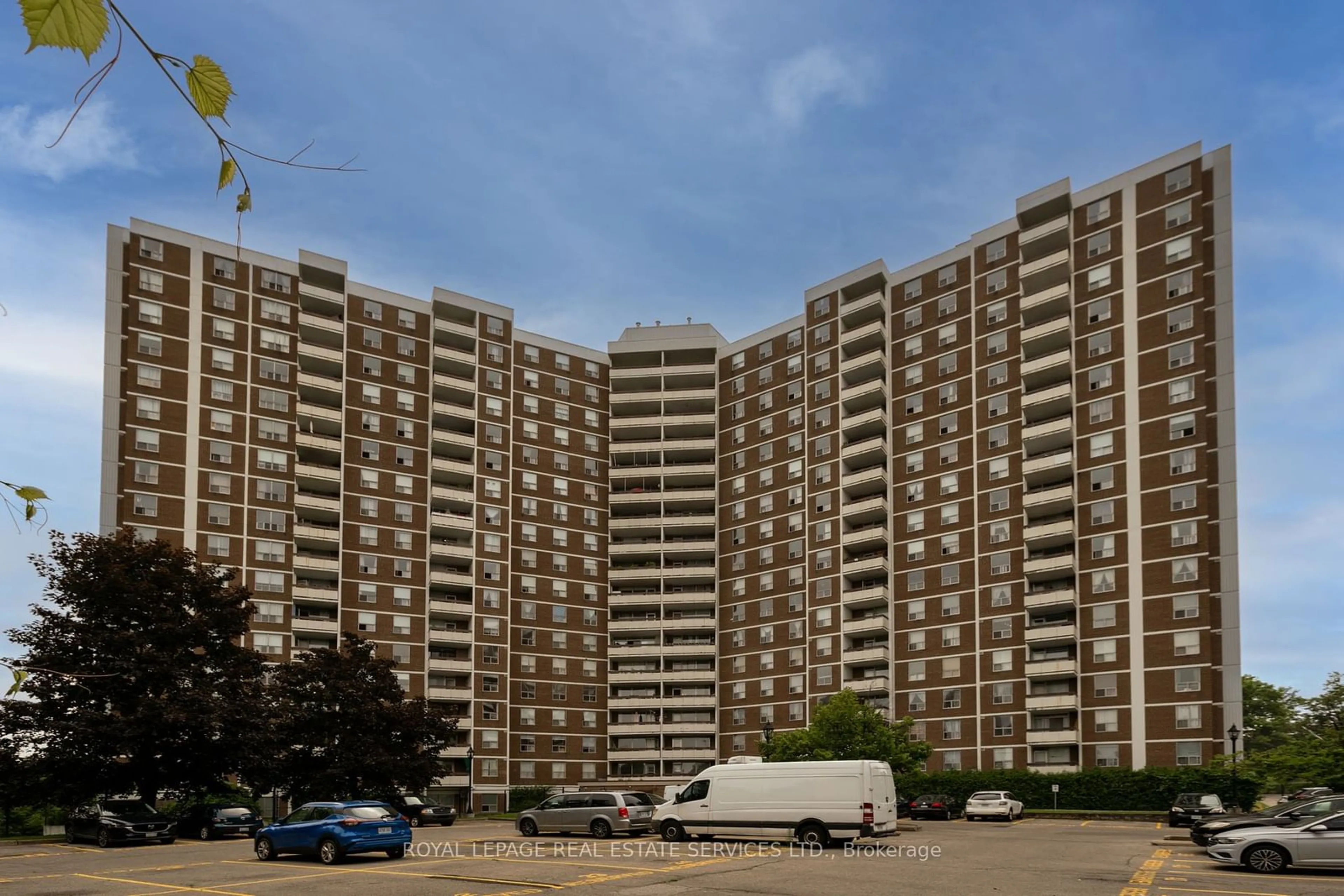 A pic from exterior of the house or condo for 20 Edgecliff Golfway #908, Toronto Ontario M3C 3A4