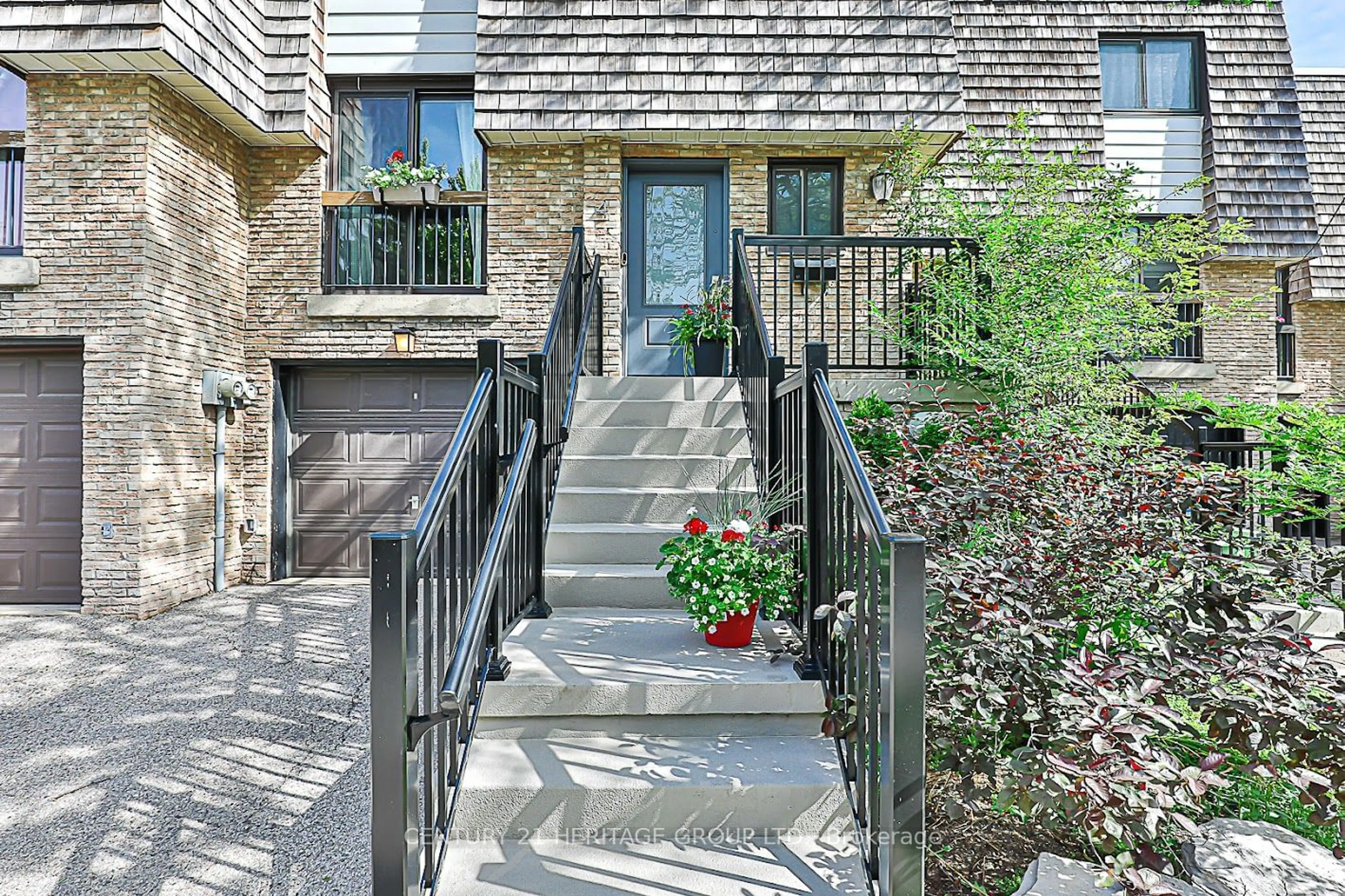 A pic from exterior of the house or condo for 4 Vale Carse Way #26, Toronto Ontario M2R 3H5