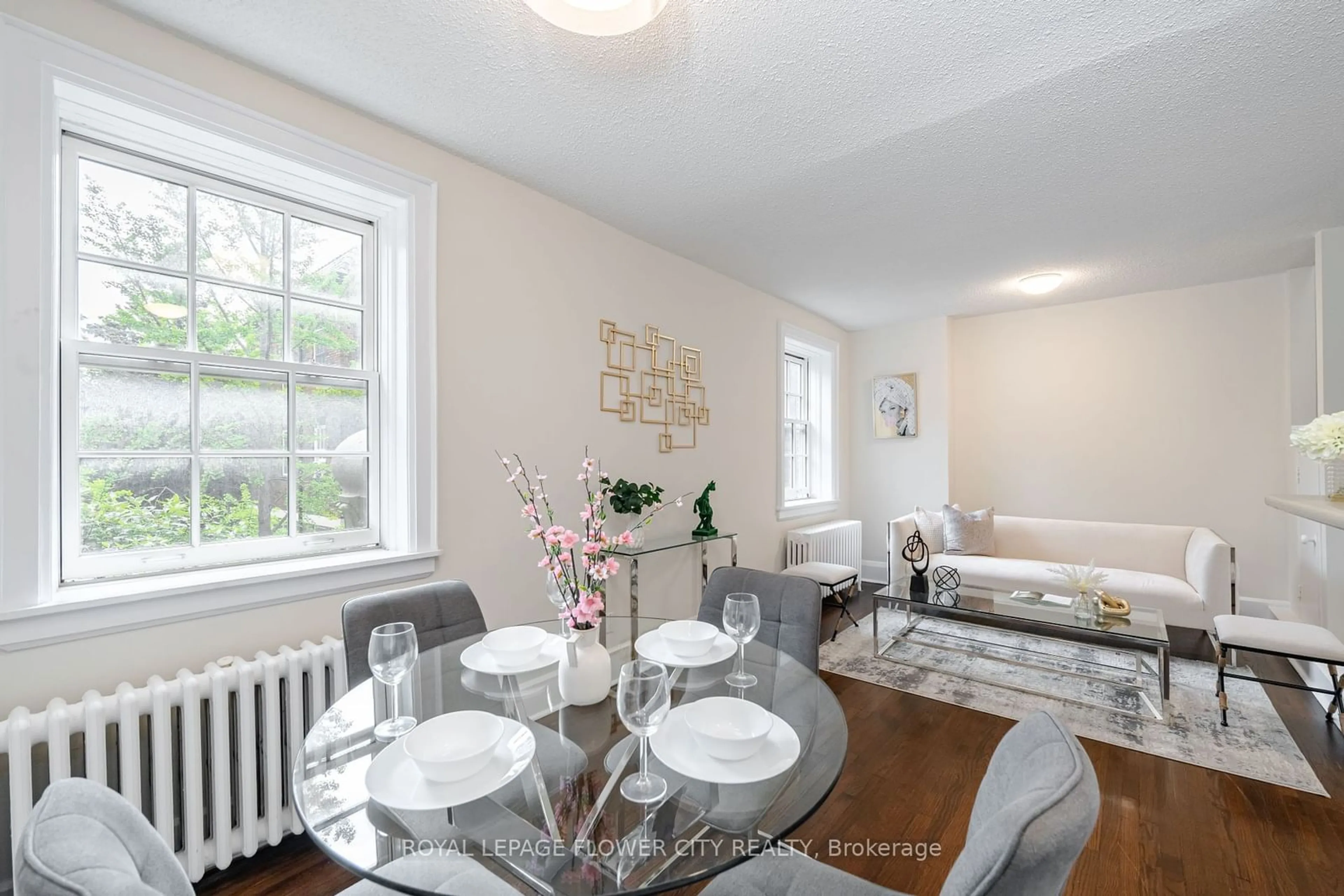 Dining room for 480 Oriole Pkwy #200, Toronto Ontario M5P 2H8