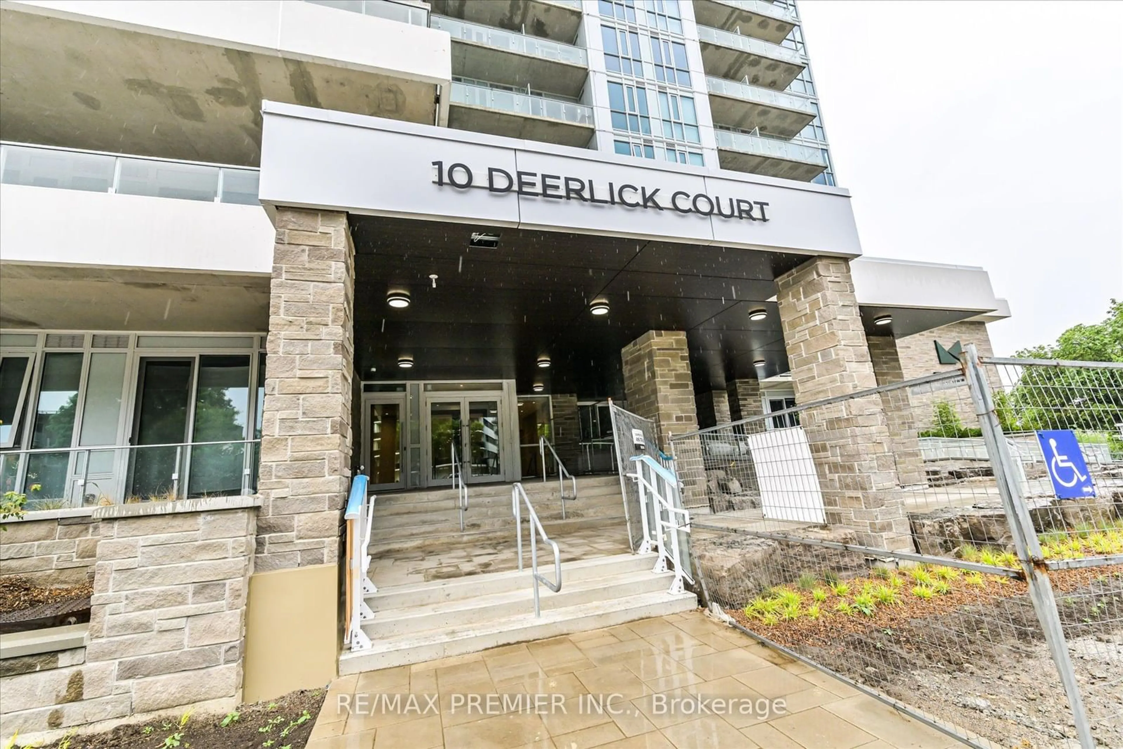 A pic from exterior of the house or condo for 10 Deerlick Crt #1305, Toronto Ontario M3A 0A7