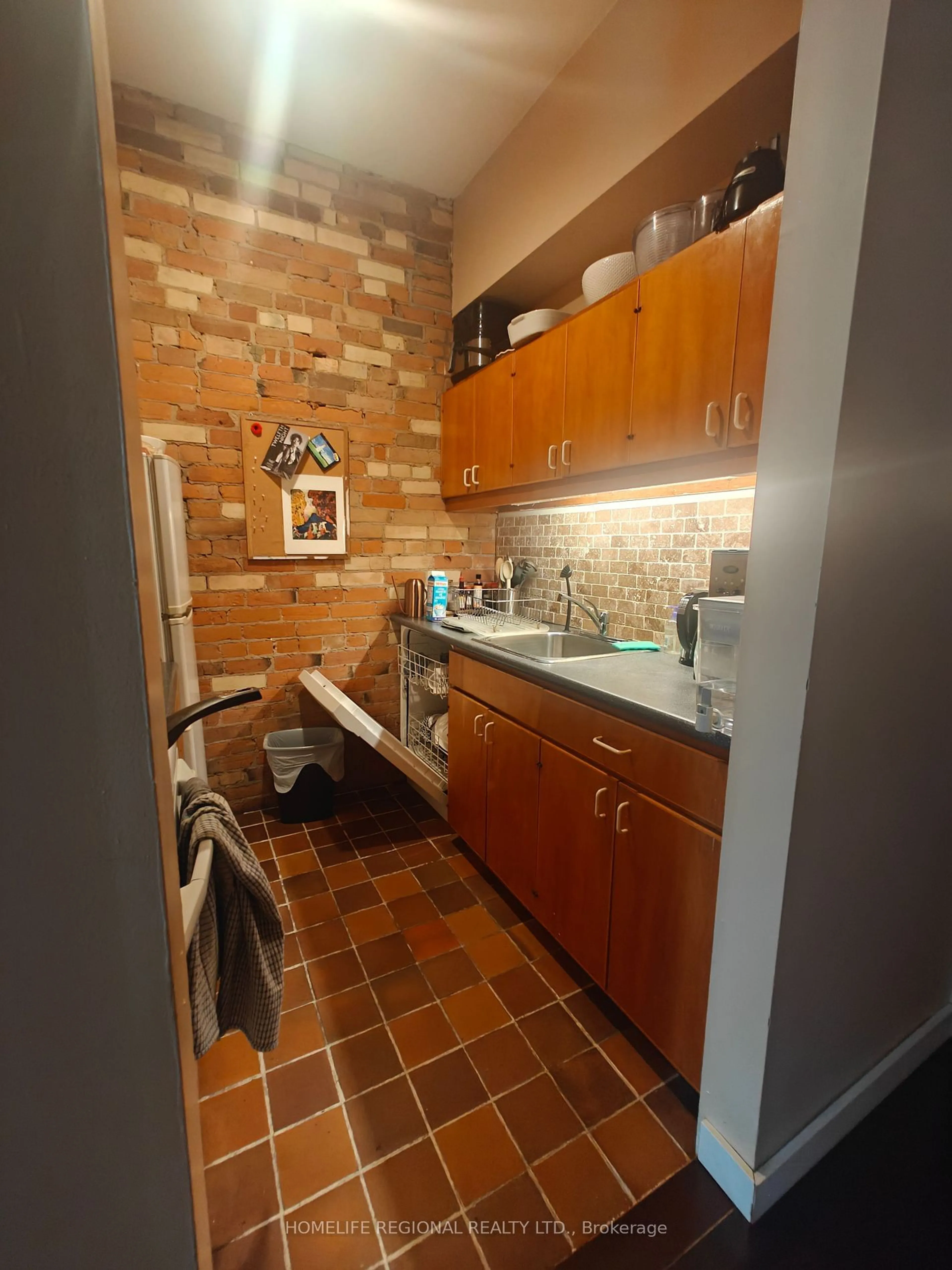 Kitchen for 130 Shuter St, Toronto Ontario M5A 1V8