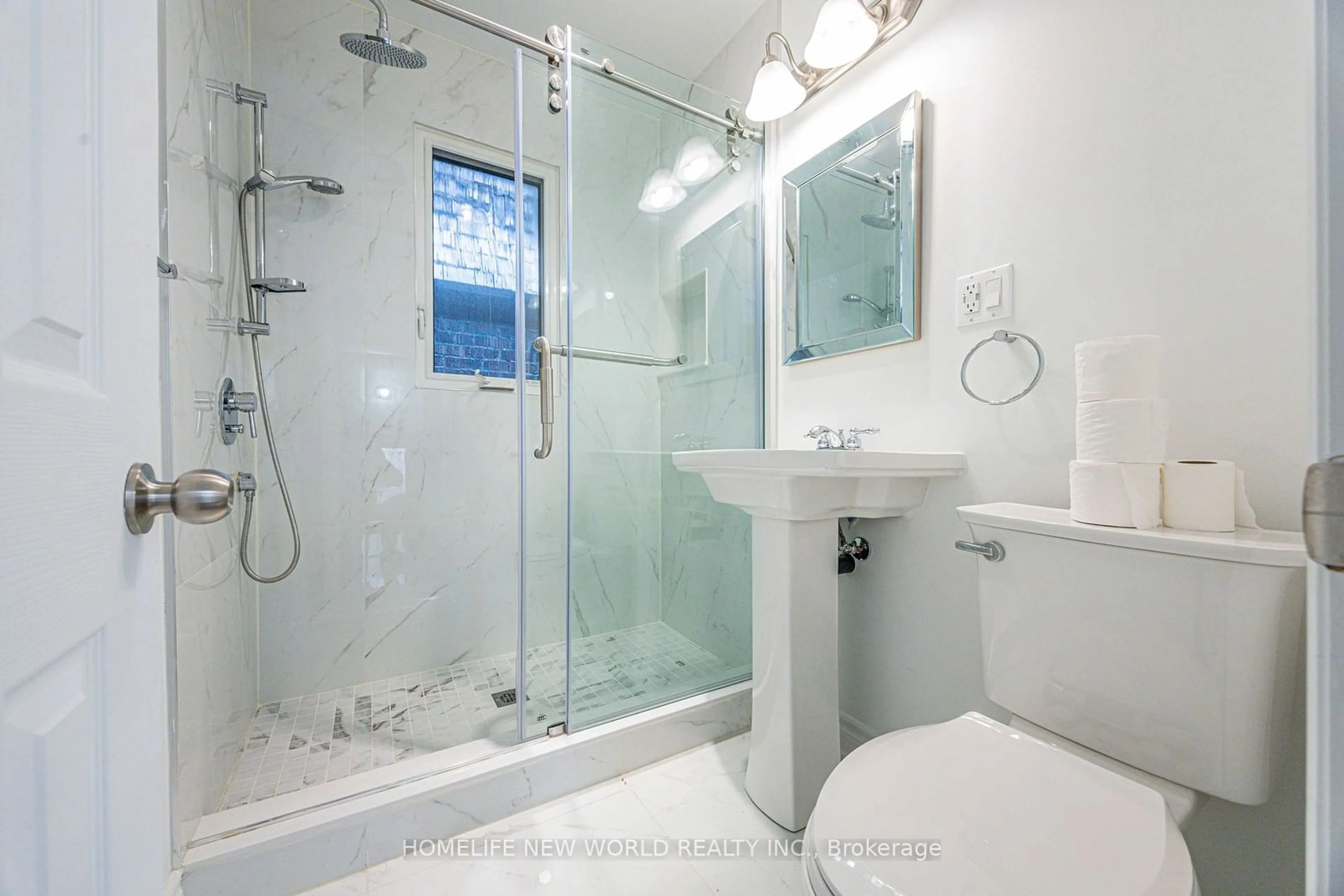 Bathroom for 14 Franklin Ave, Toronto Ontario M2N 1B6