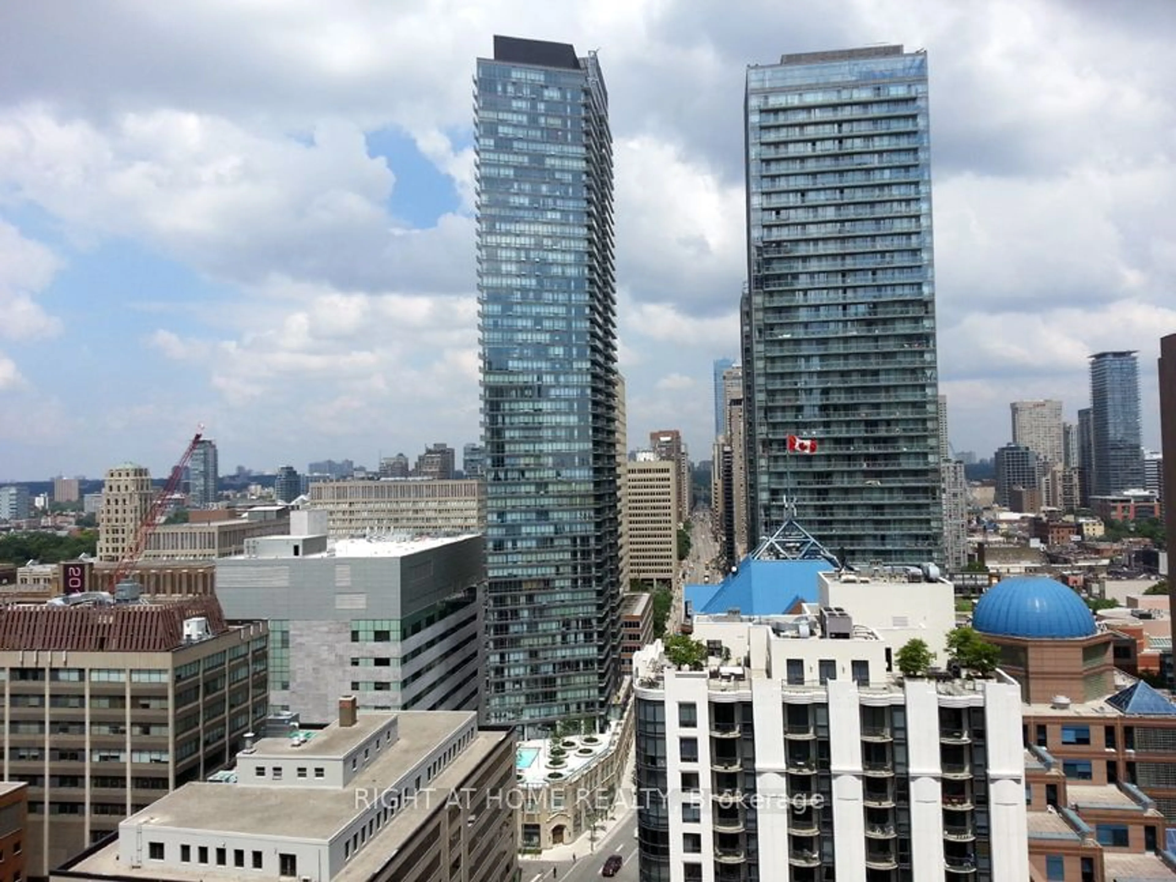 A pic from exterior of the house or condo for 832 Bay St #208, Toronto Ontario M5S 1Z6