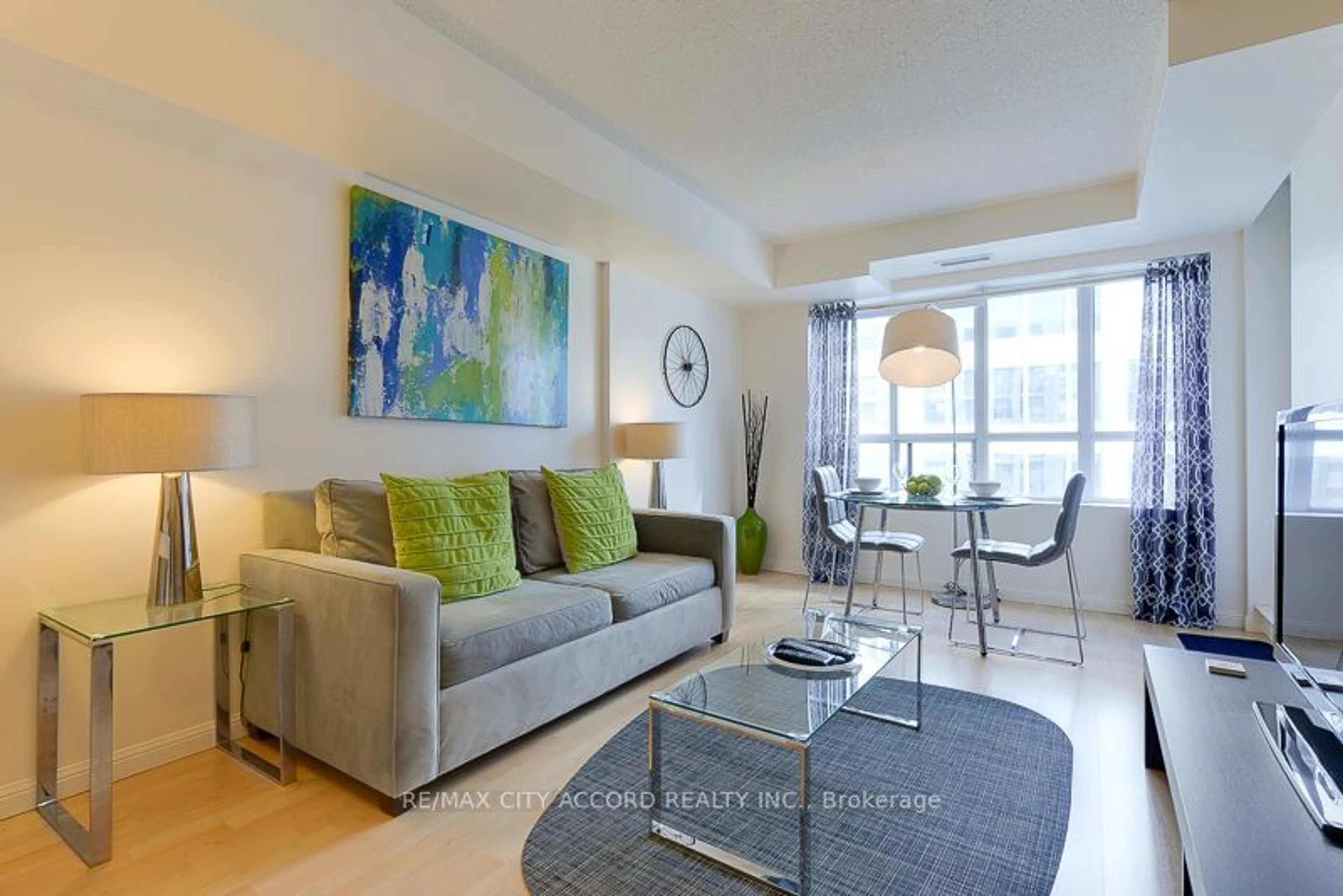 Living room for 140 Simcoe St #1413, Toronto Ontario M5H 4E9
