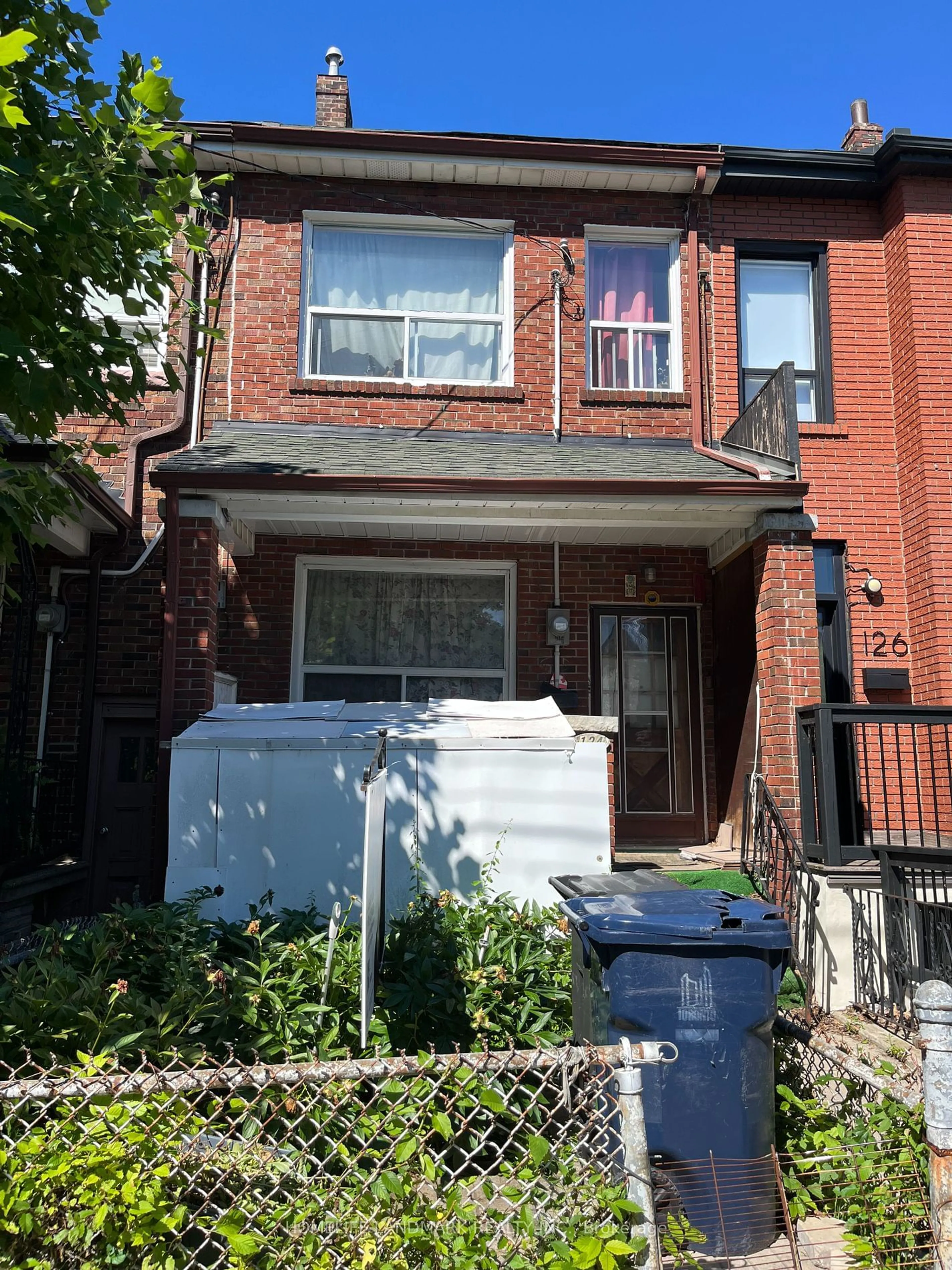 A pic from exterior of the house or condo for 124 Euclid Ave, Toronto Ontario M6J 2J9