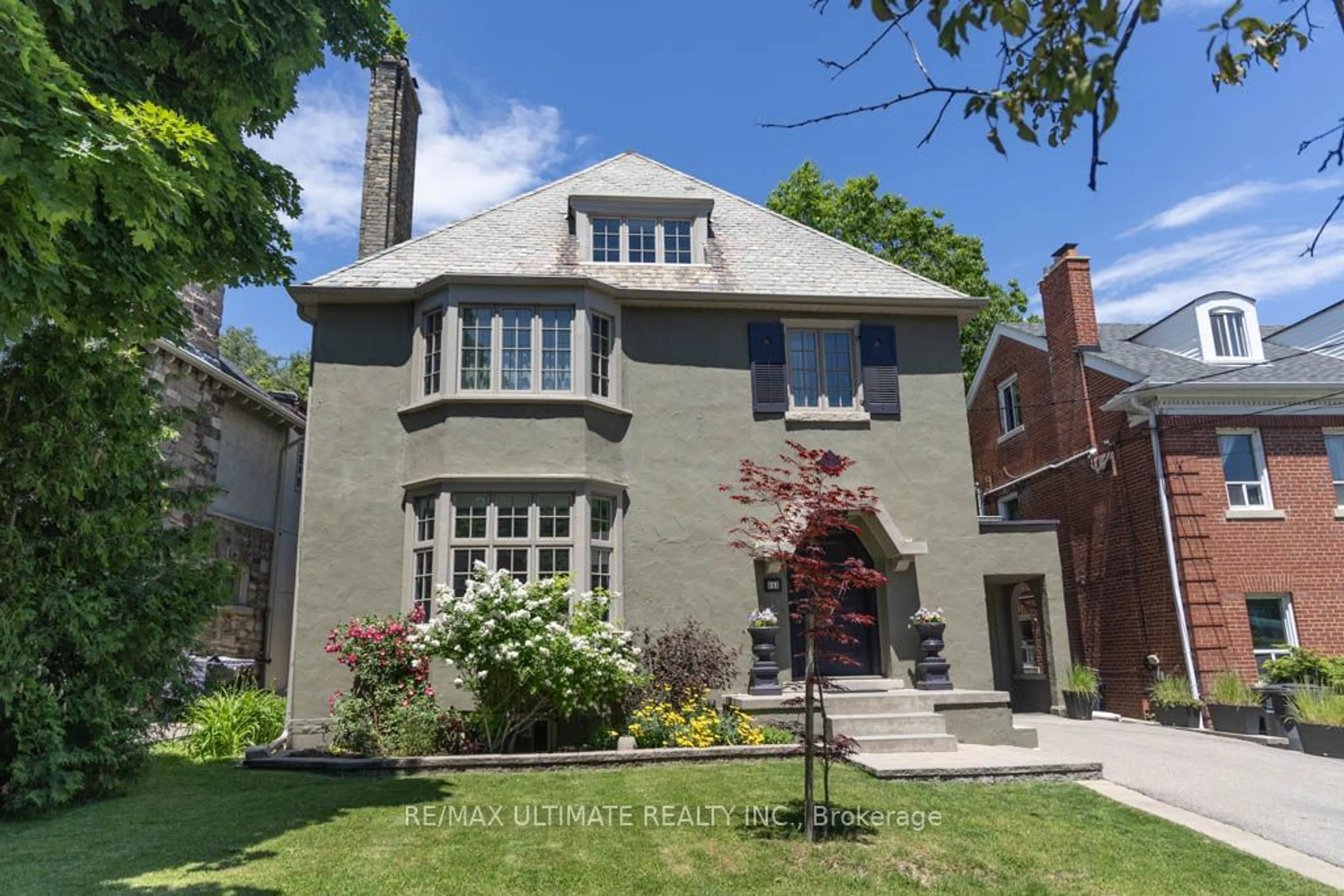 Frontside or backside of a home for 4 Heathdale Rd, Toronto Ontario M6C 1M6