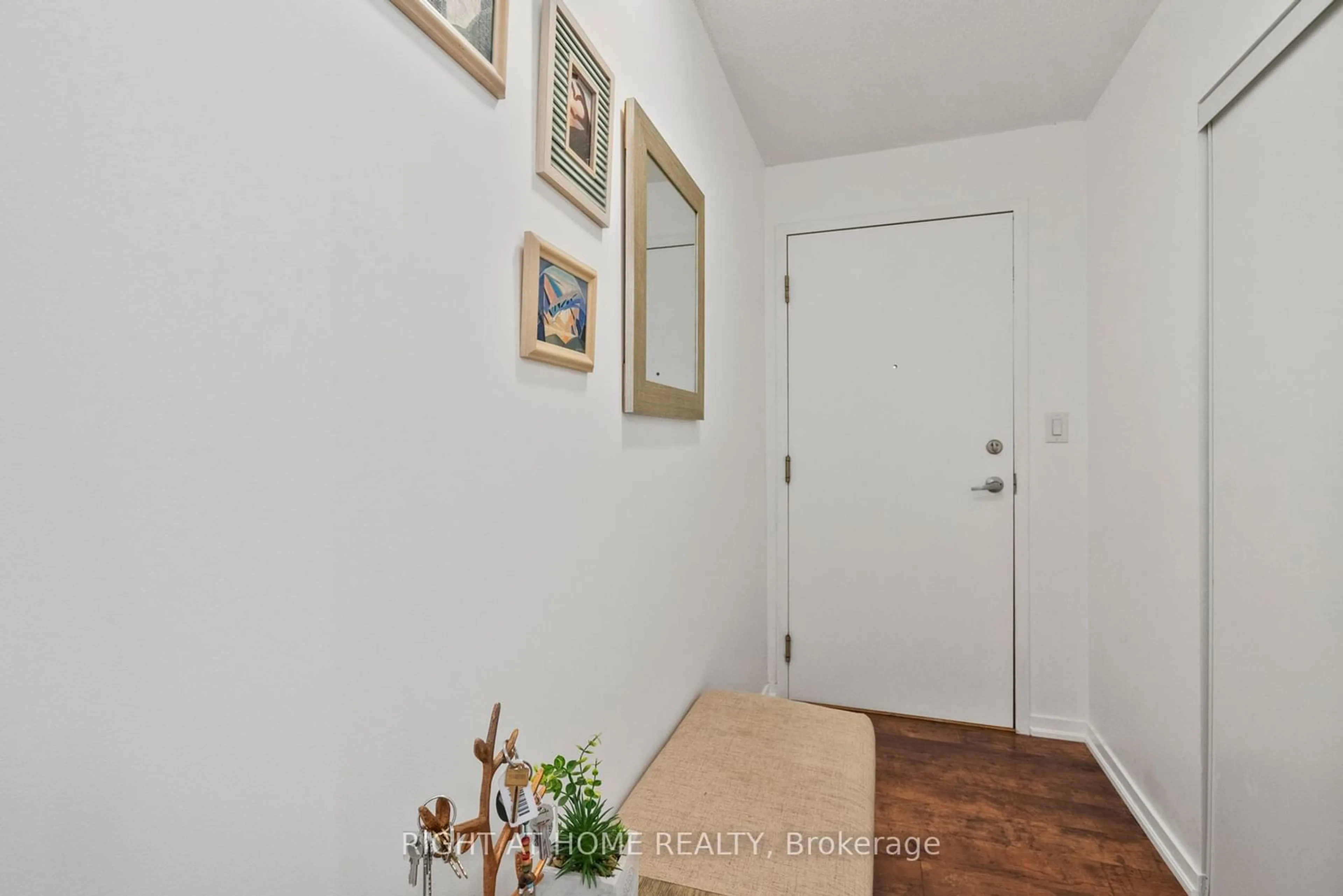 Indoor entryway for 801 Sheppard Ave #602, Toronto Ontario M3H 0A8