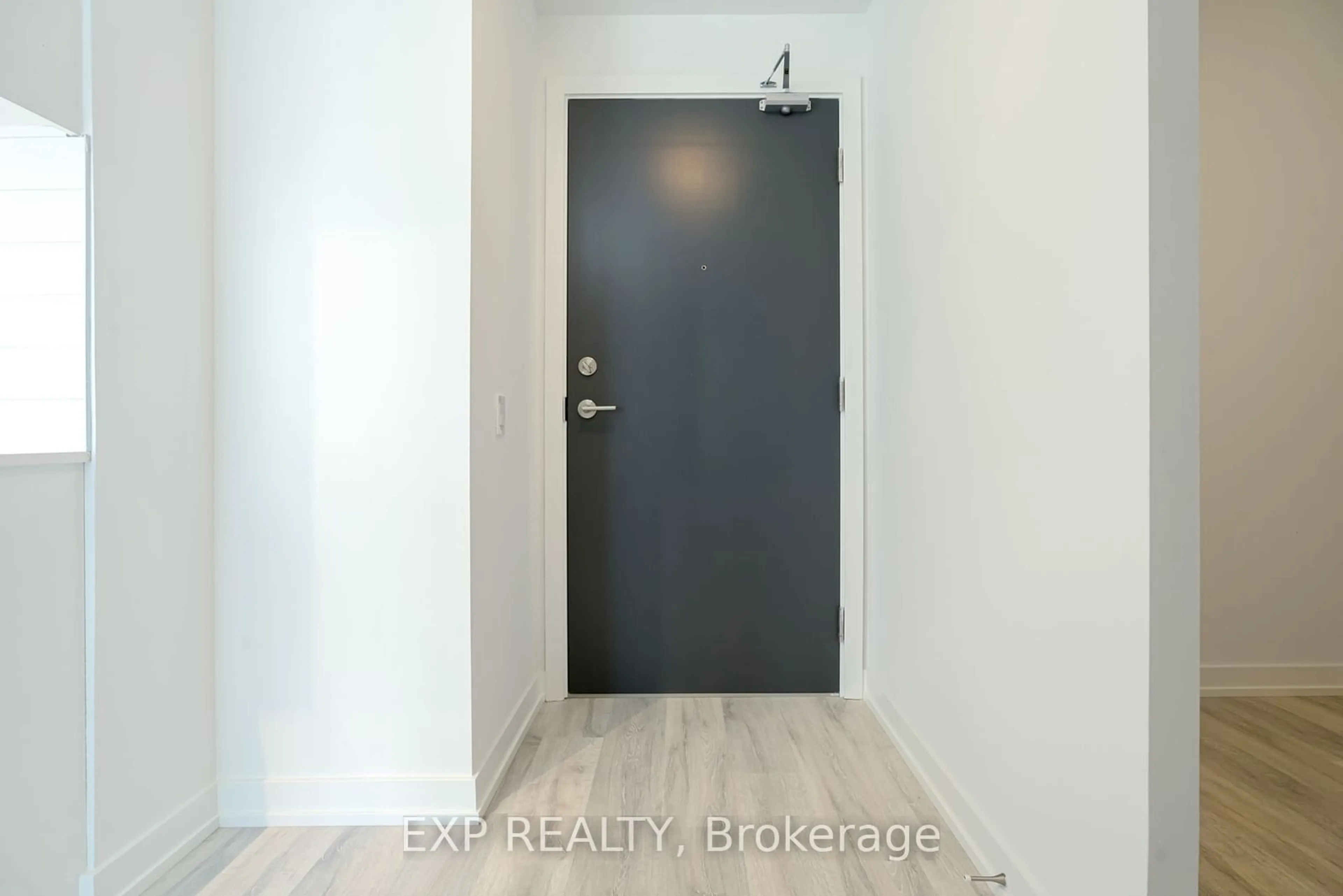 Indoor entryway for 8 Olympic Gdn Dr #1906, Toronto Ontario M2N 0B9