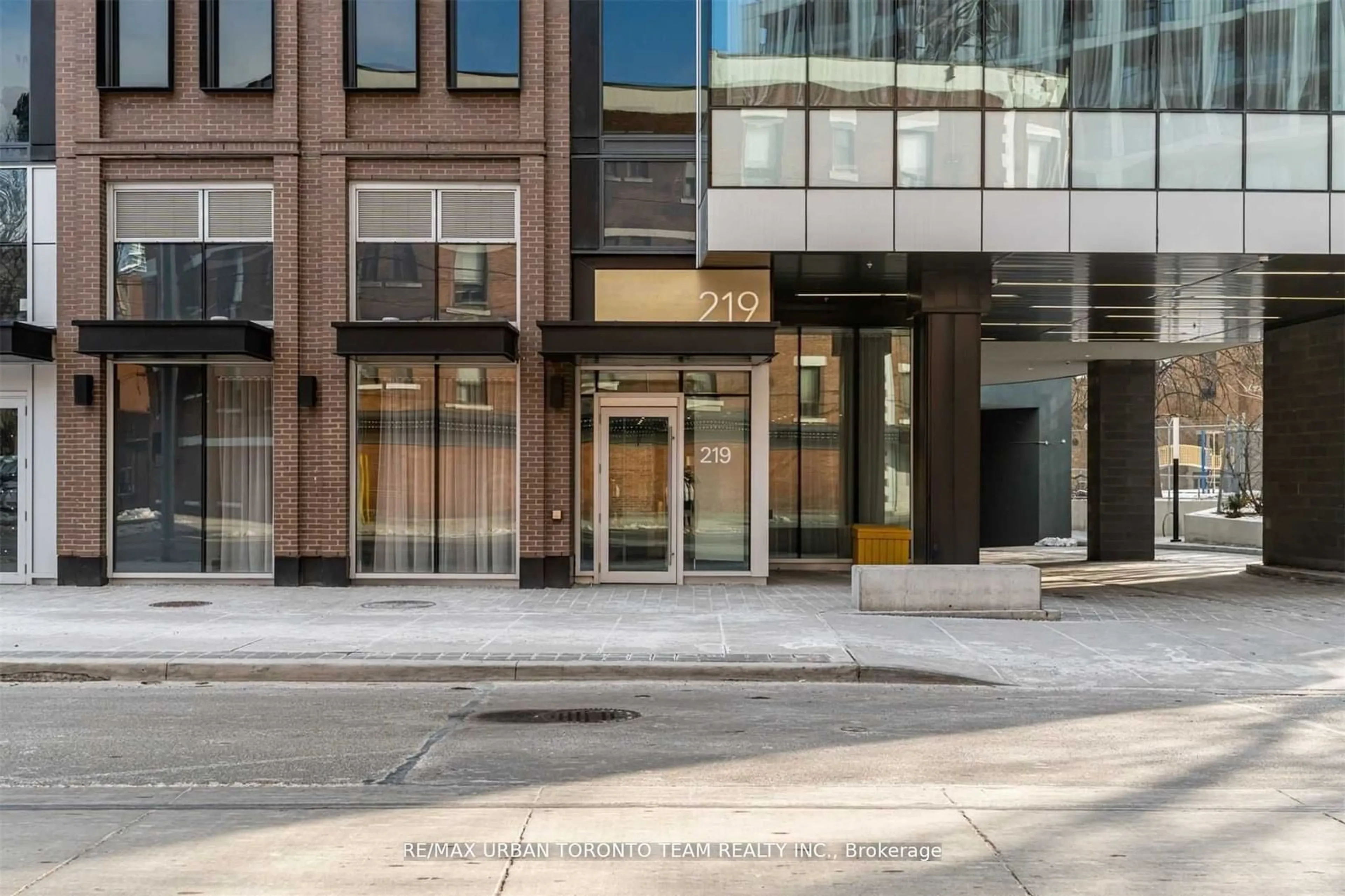 Indoor foyer for 219 Dundas St #706, Toronto Ontario M5A 0V1