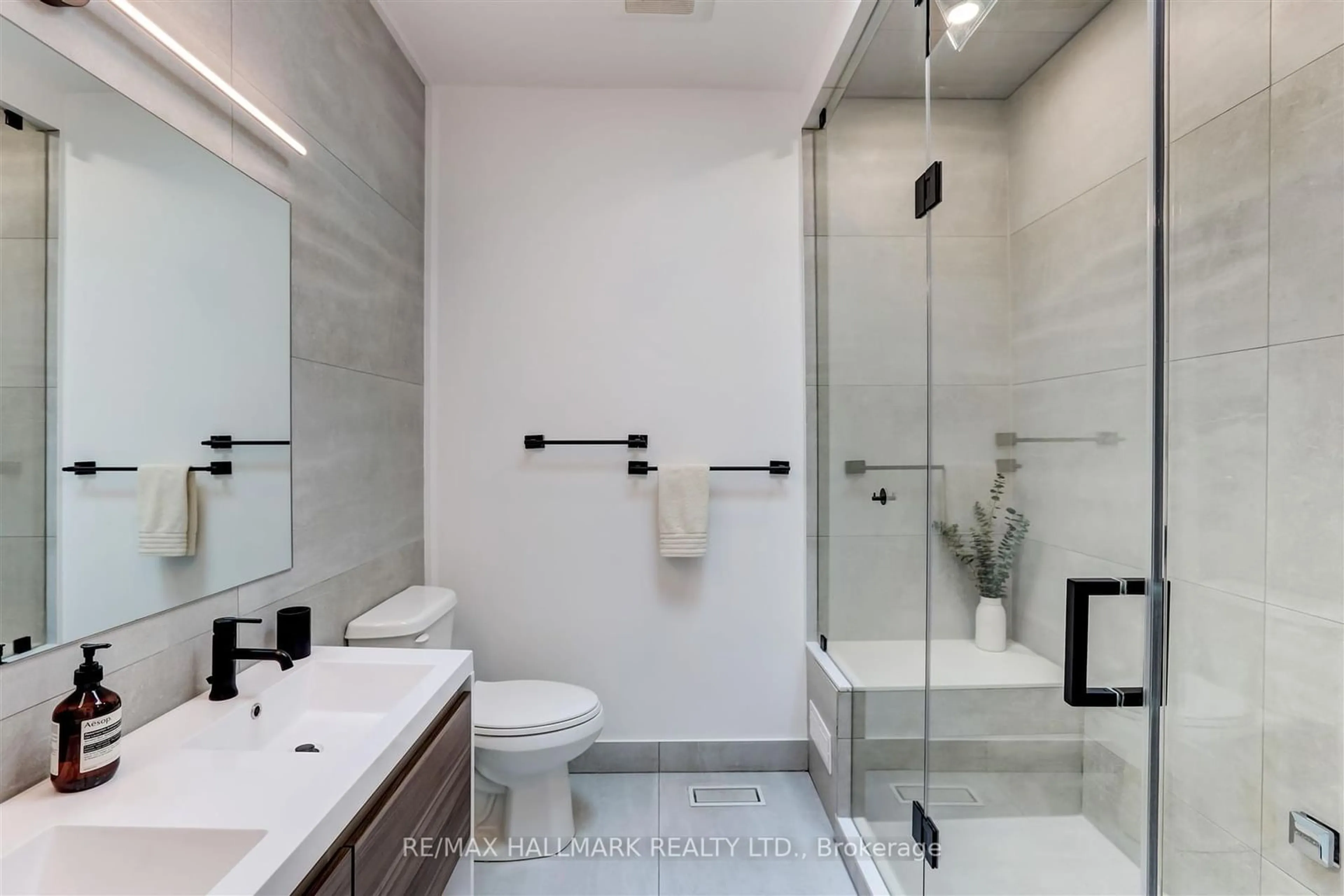 Contemporary bathroom for 46 Borden St, Toronto Ontario M5S 2M9