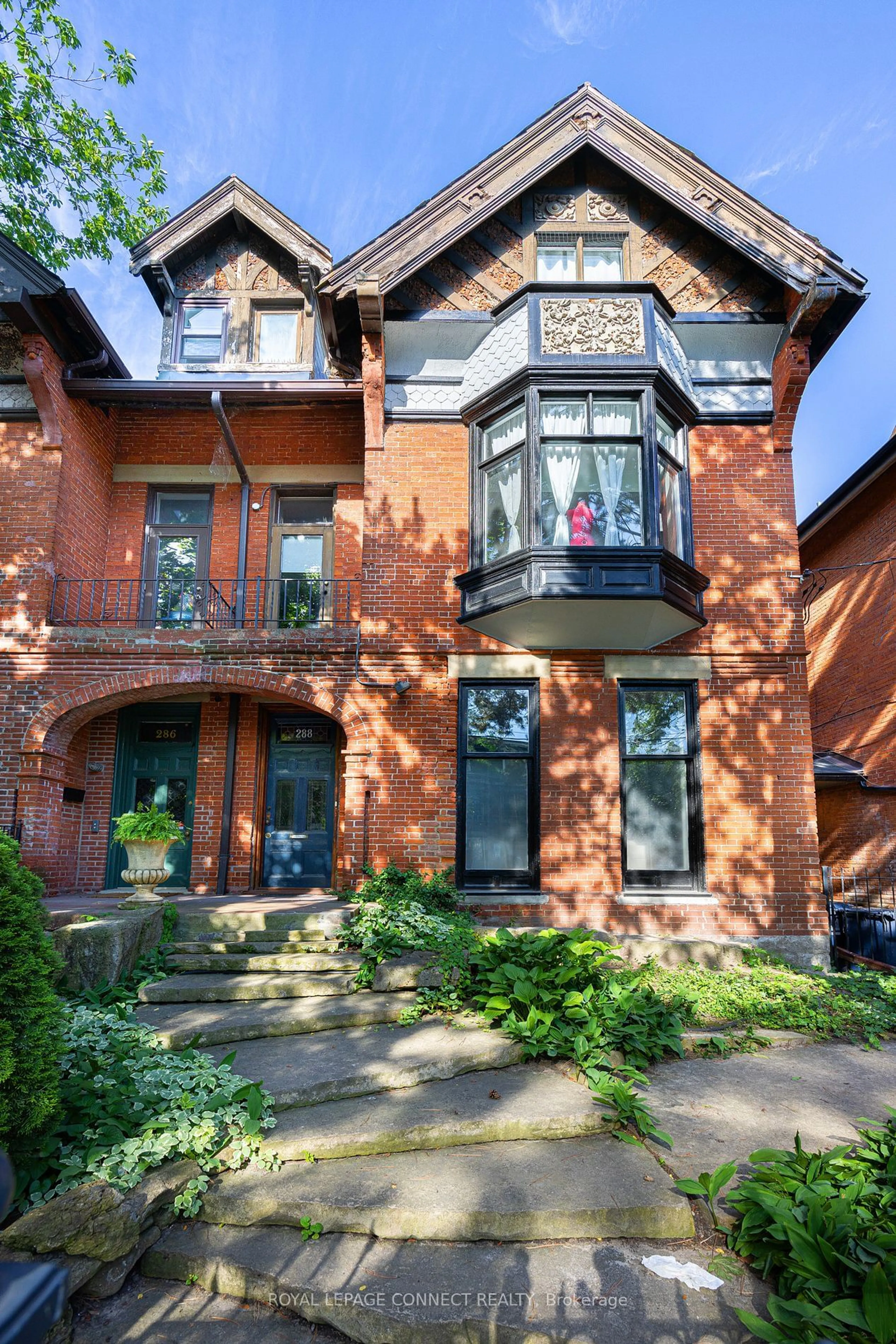 Home with brick exterior material for 288 Sherbourne St, Toronto Ontario M5A 2S1