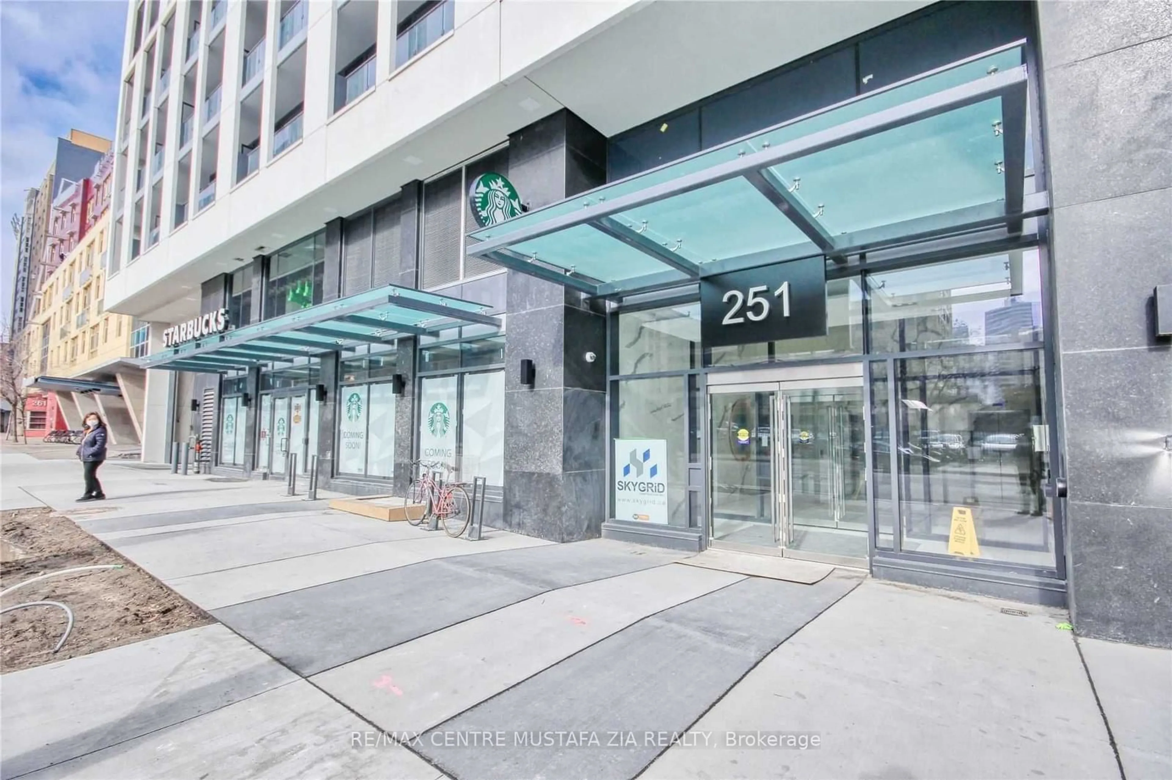 Indoor foyer for 251 Jarvis St #1630, Toronto Ontario M5A 4R6