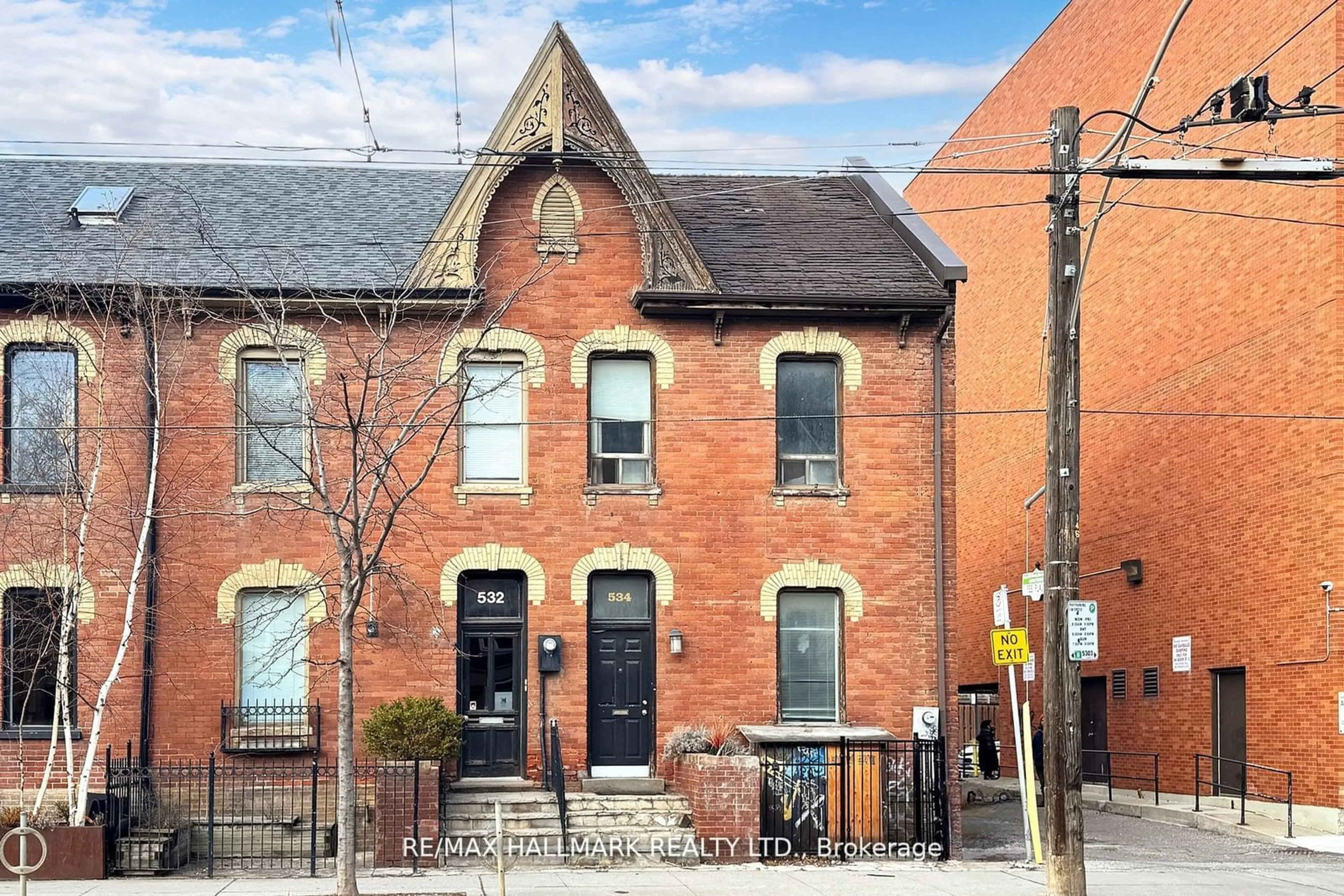 Home with brick exterior material for 534 Queen St, Toronto Ontario M5A 1V2