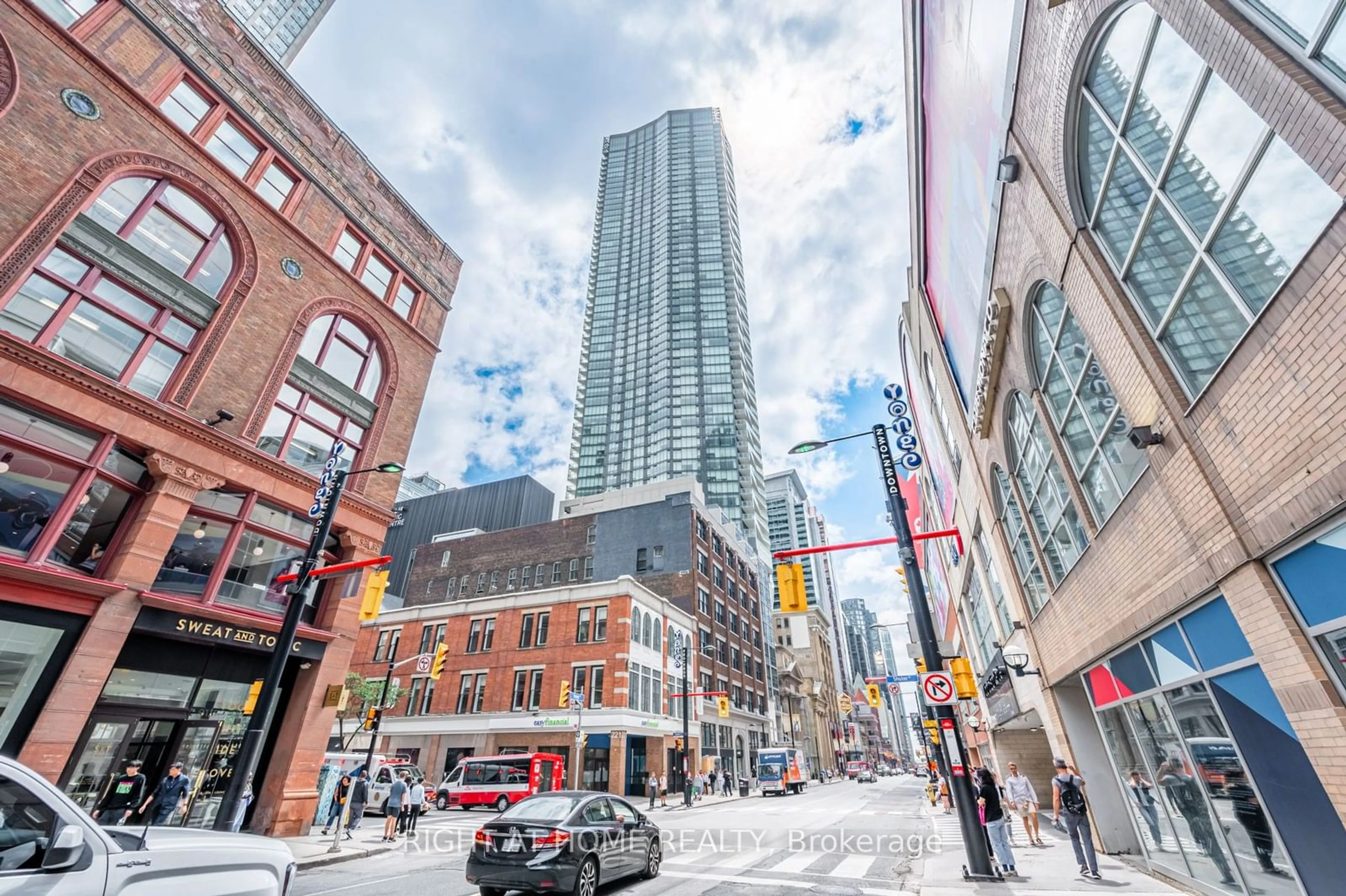 A view of a street for 197 Yonge St #1204, Toronto Ontario M5B 1M4
