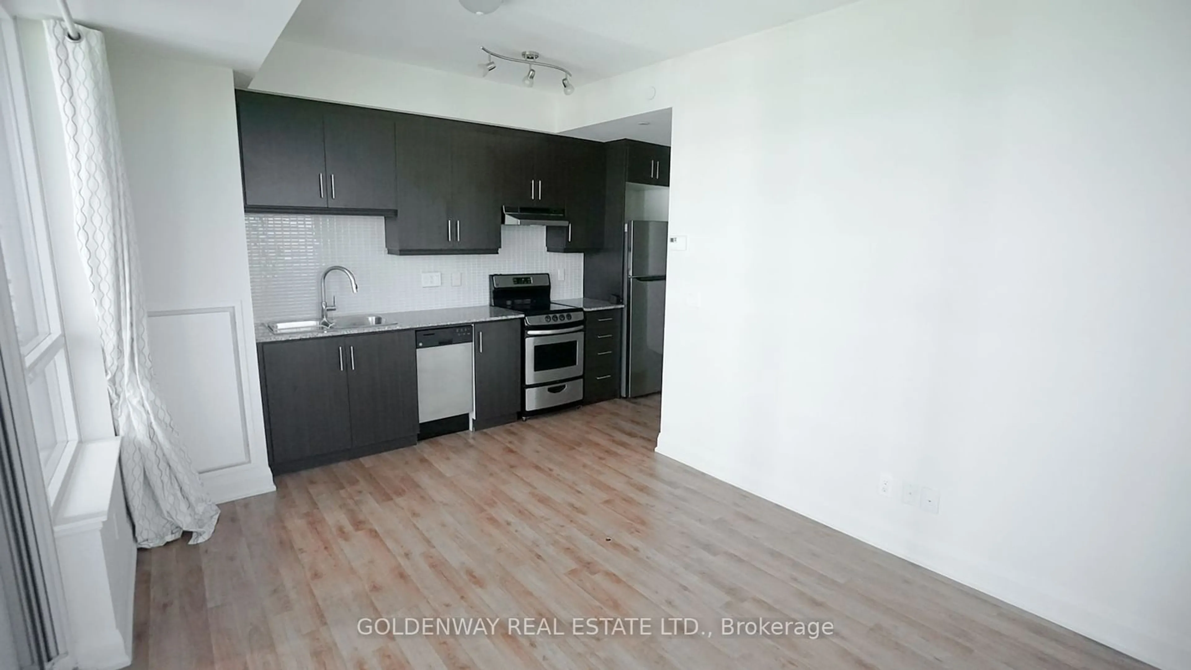 Standard kitchen for 68 Canterbury Pl #1809, Toronto Ontario M2N 0H8