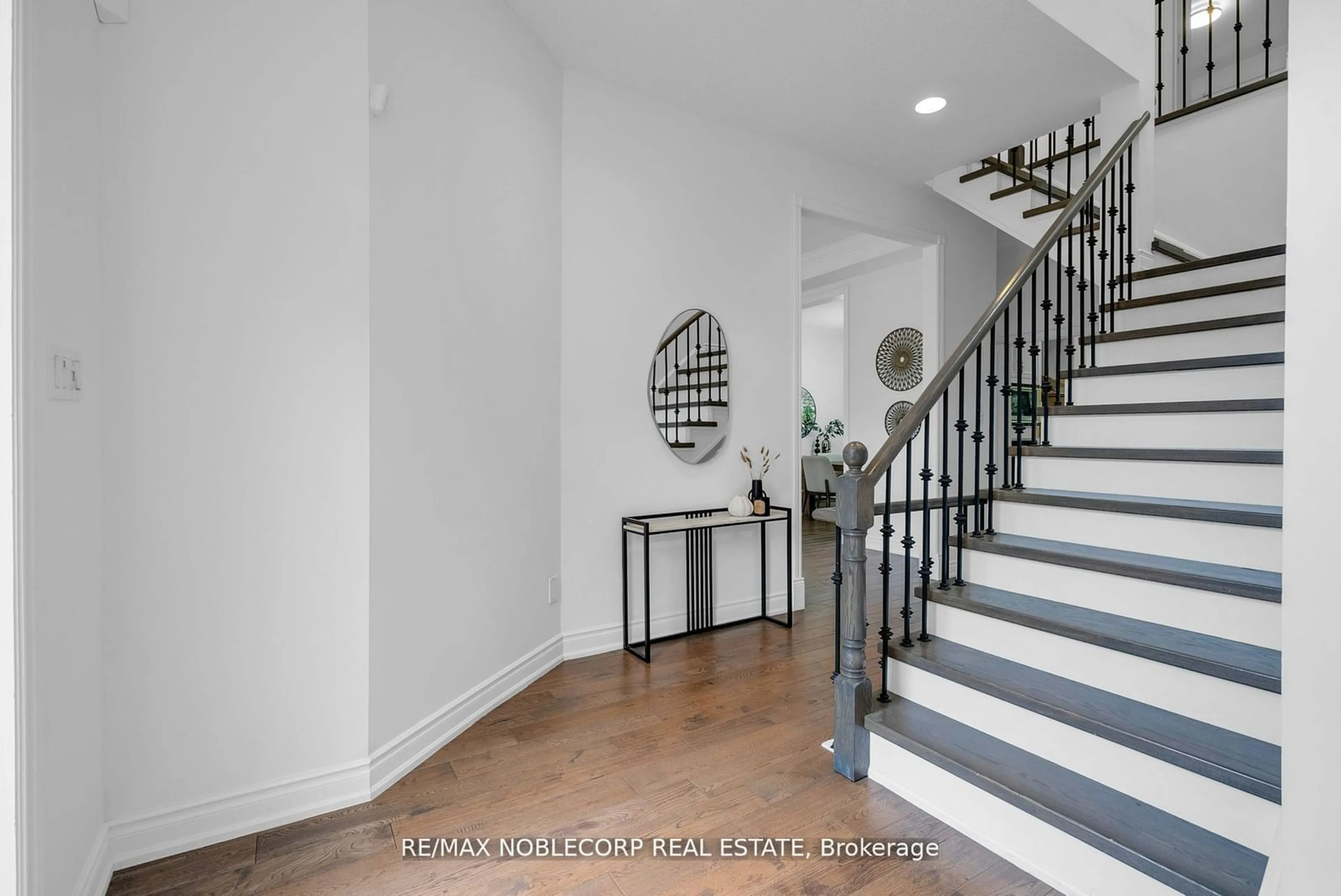 Indoor entryway for 3100 Bayview Ave #1, Toronto Ontario M2N 5L3