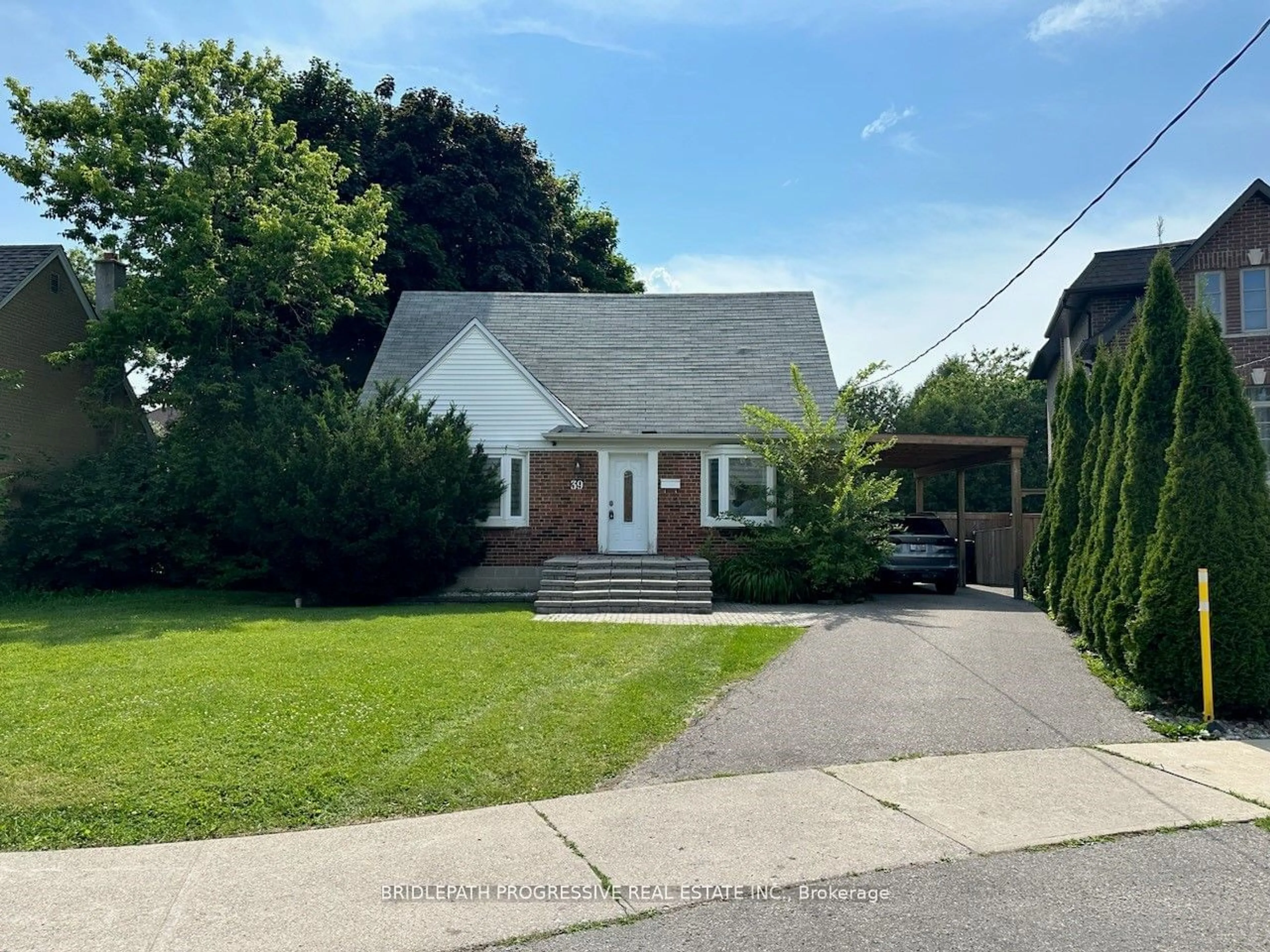 Frontside or backside of a home for 39 Glenborough Park Cres, Toronto Ontario M2R 2G4