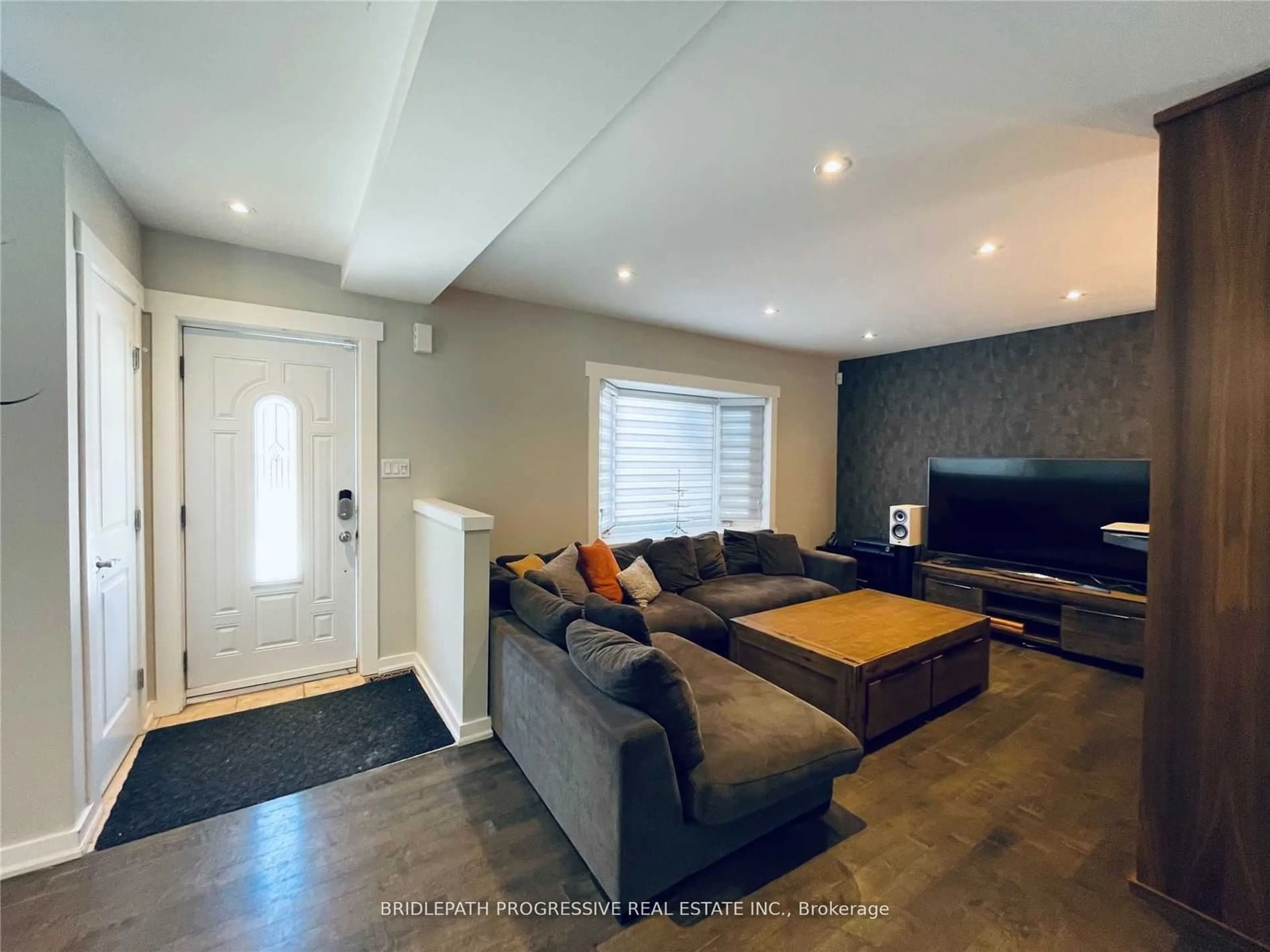 A pic of a room for 39 Glenborough Park Cres, Toronto Ontario M2R 2G4