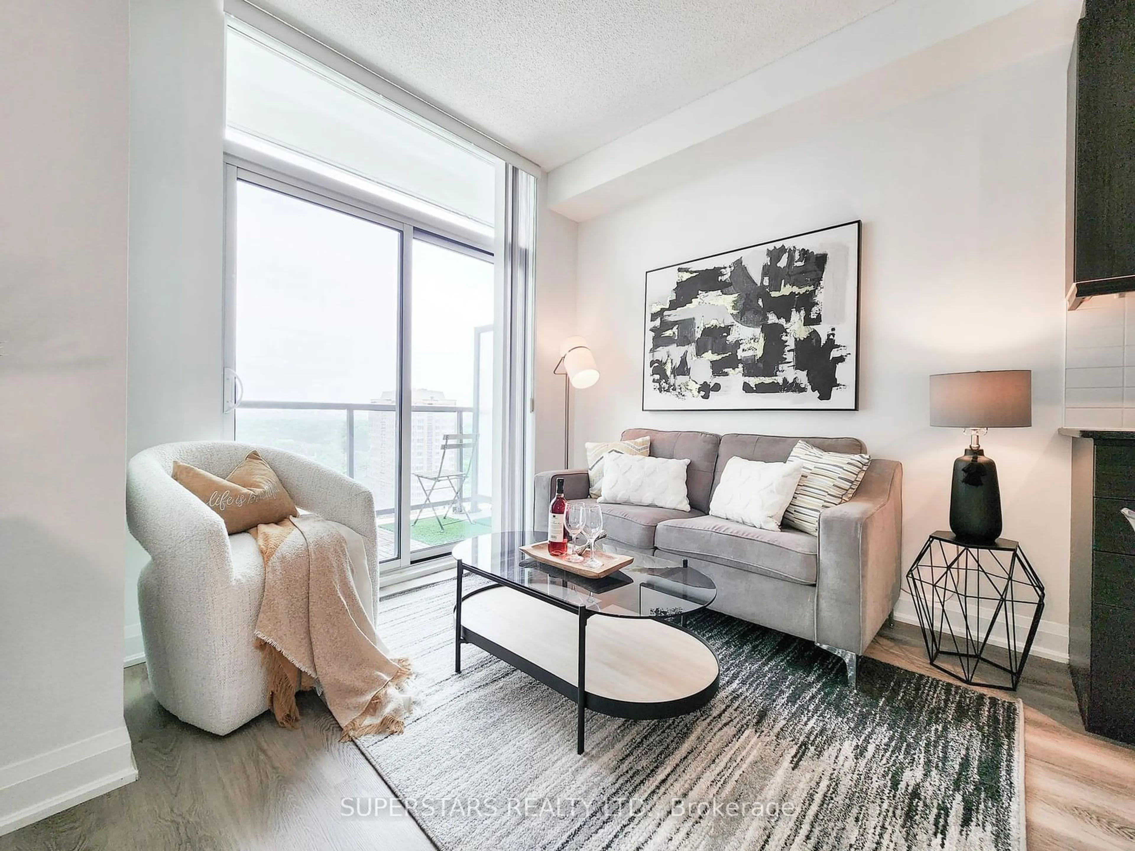 Living room for 68 Canterbury Pl #1615, Toronto Ontario M2N 0H8